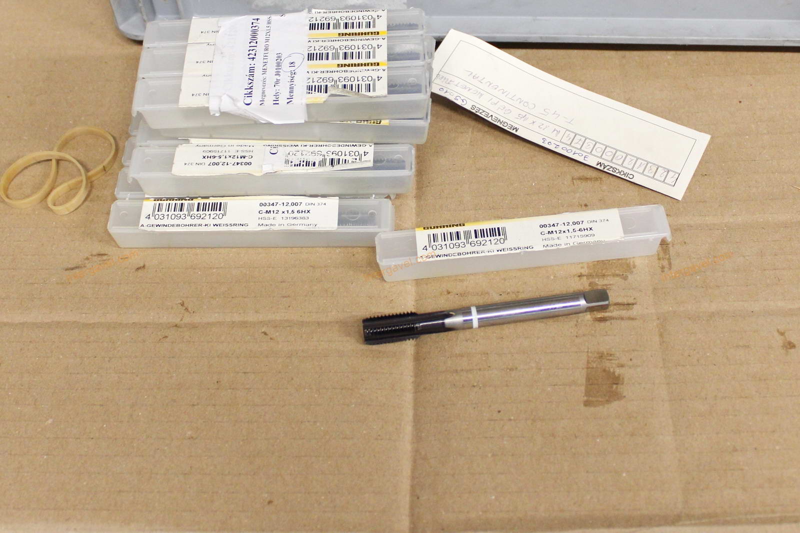 Vegyes szerszámok - menetfúrók 11