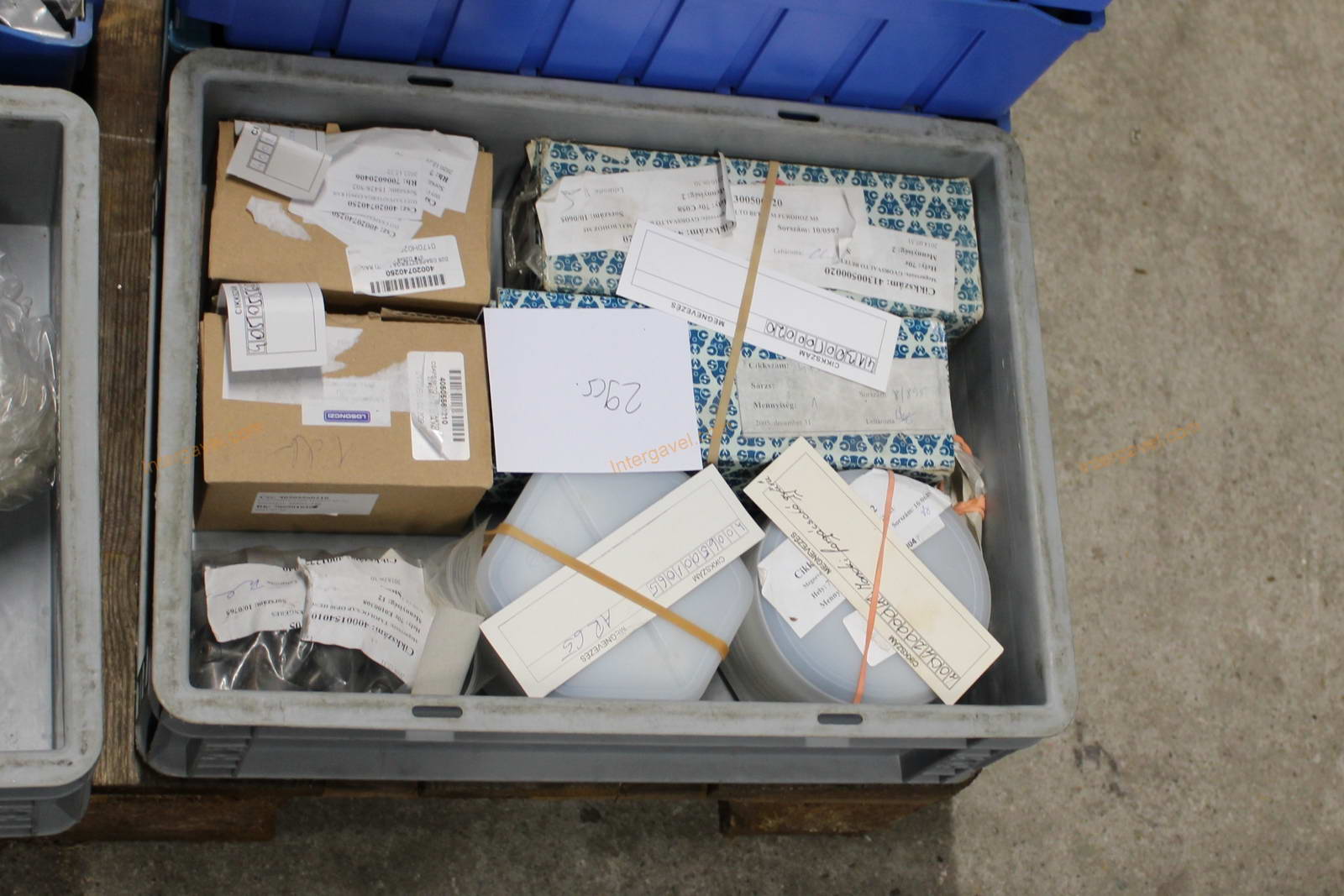 Vegyes alkatrészek, szerszámok 9