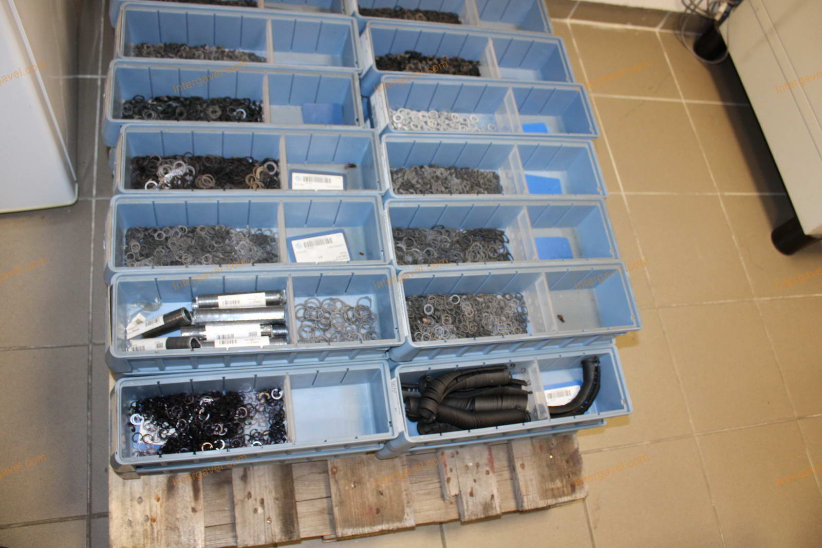 Vegyes alkatrészek, szerszámok 35