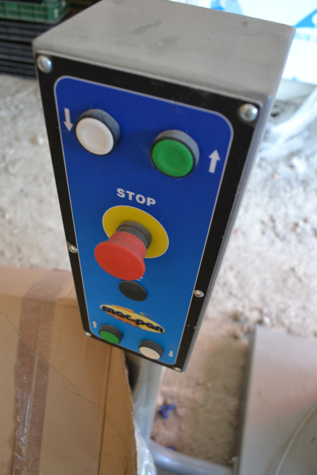 Cup tilting device 4