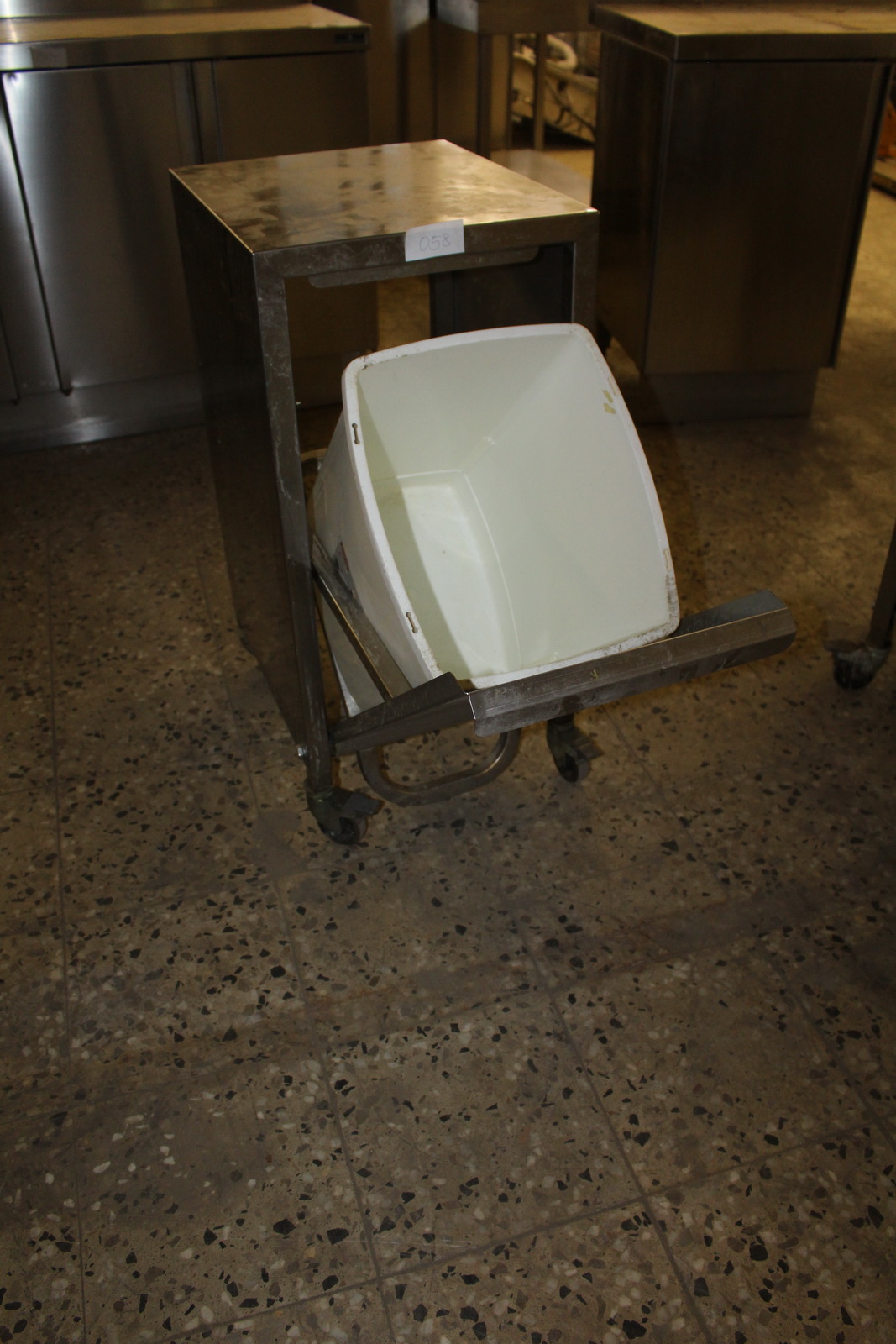 Pult szemetes résszel 2