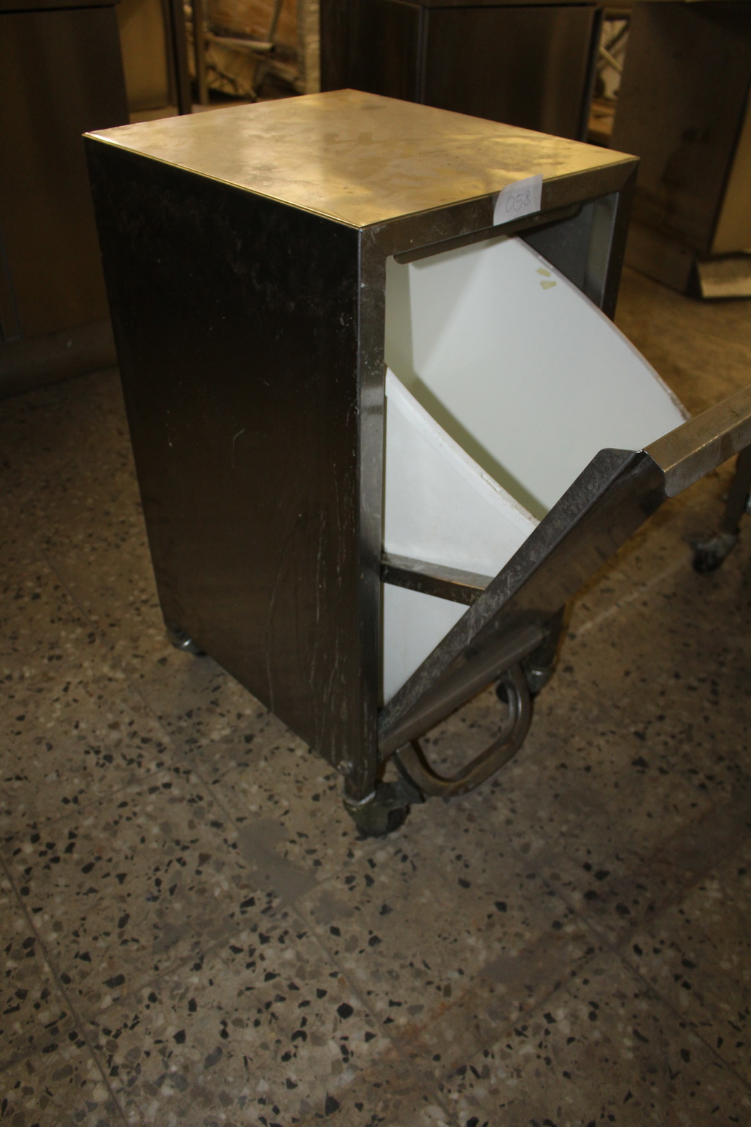 Pult szemetes résszel 3