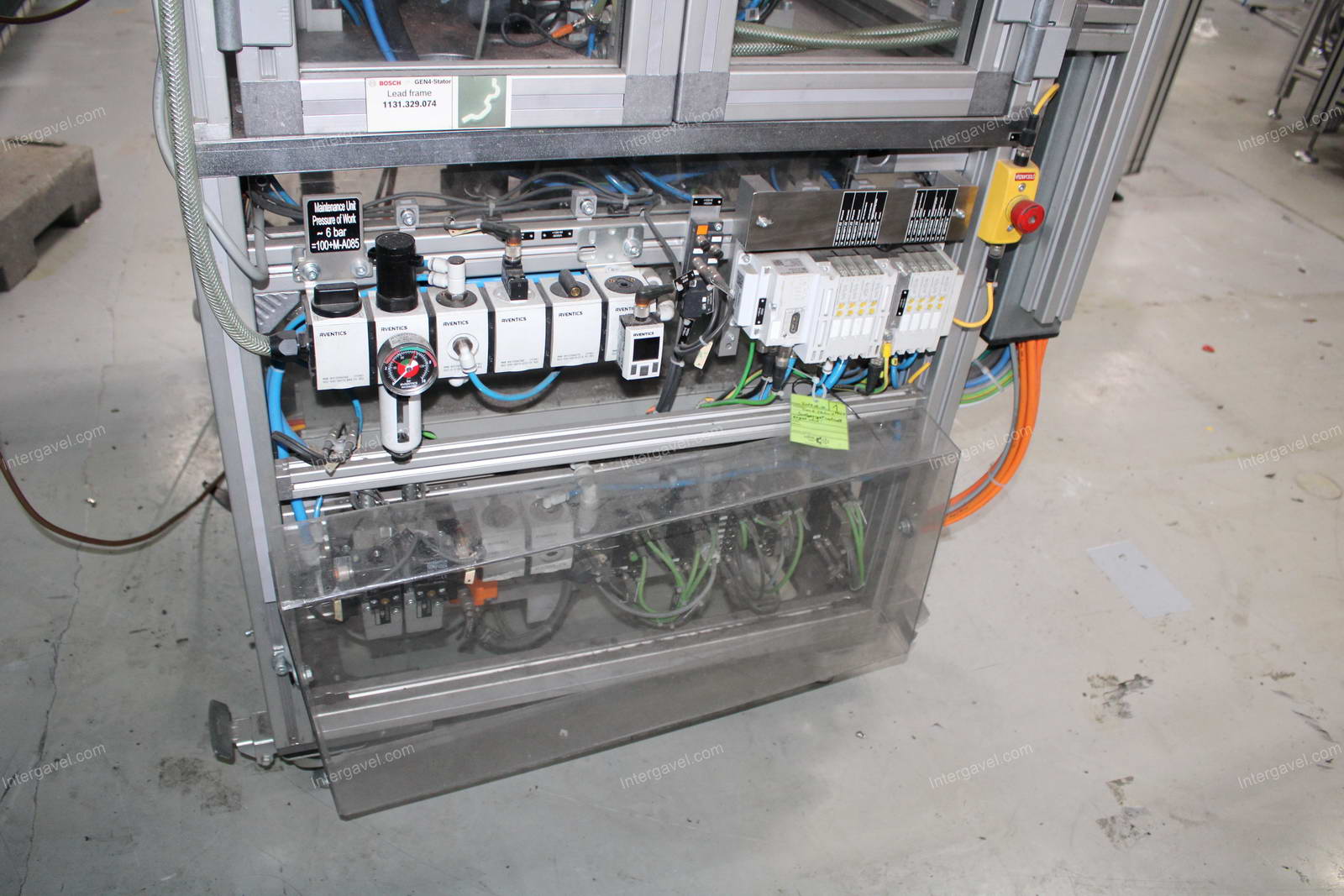 Szerelő munkahely (bontott) és villamos szekrény 12