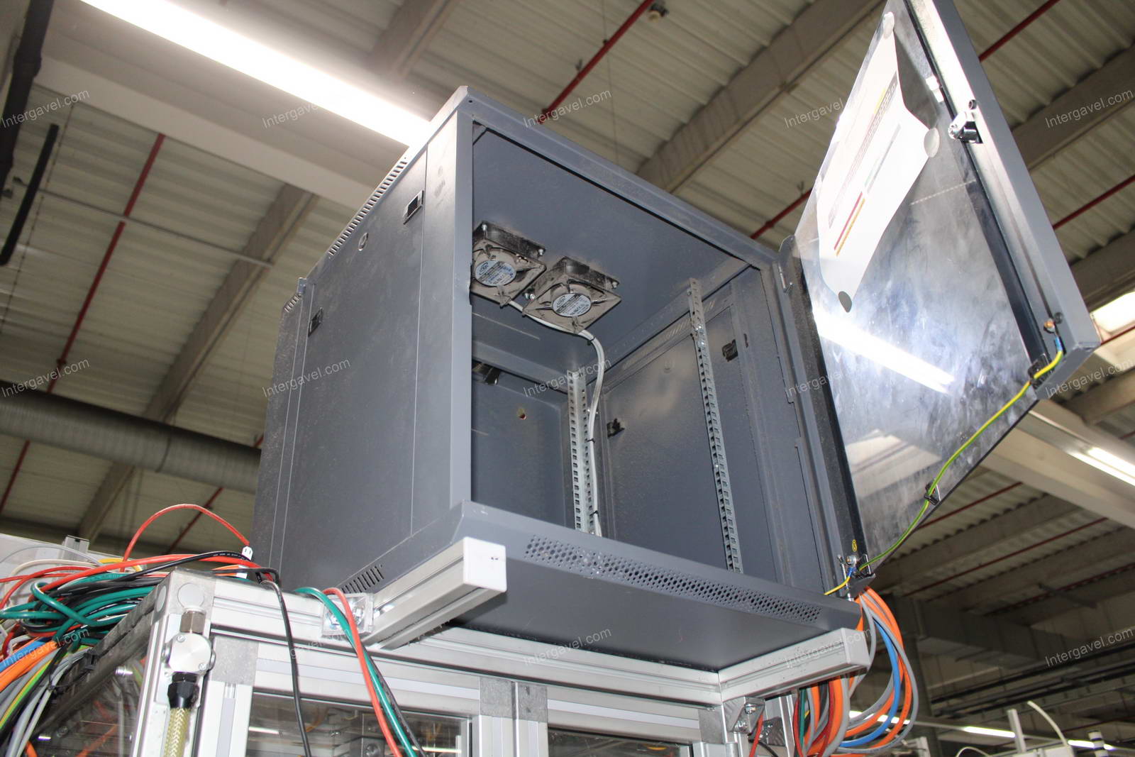 Szerelő munkahely (bontott) és villamos szekrény 15