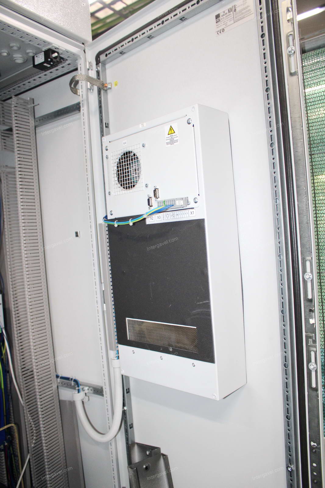 Szerelő munkahely (bontott) és villamos szekrény 18