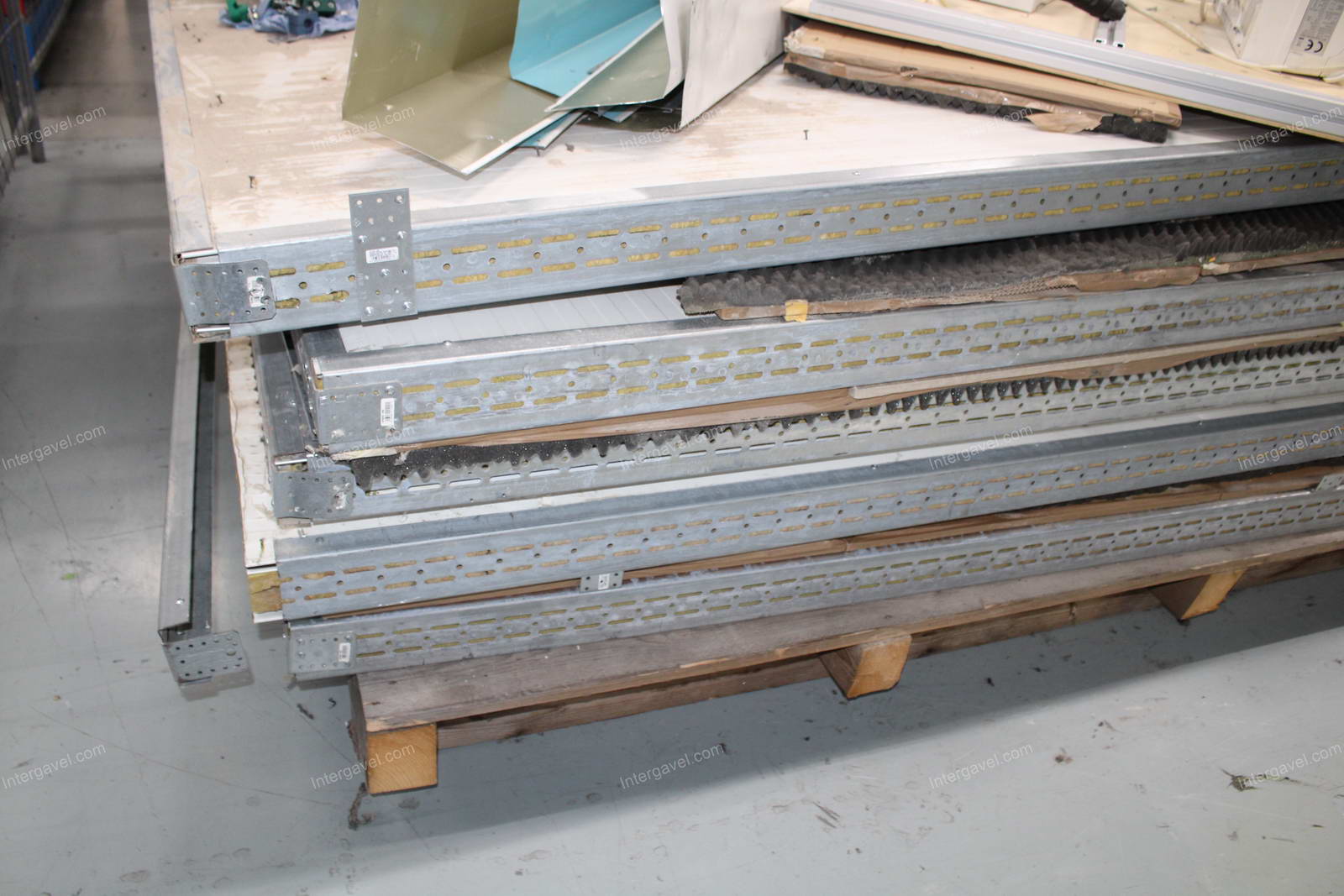 Bontott vegyes panelek és klíma 4