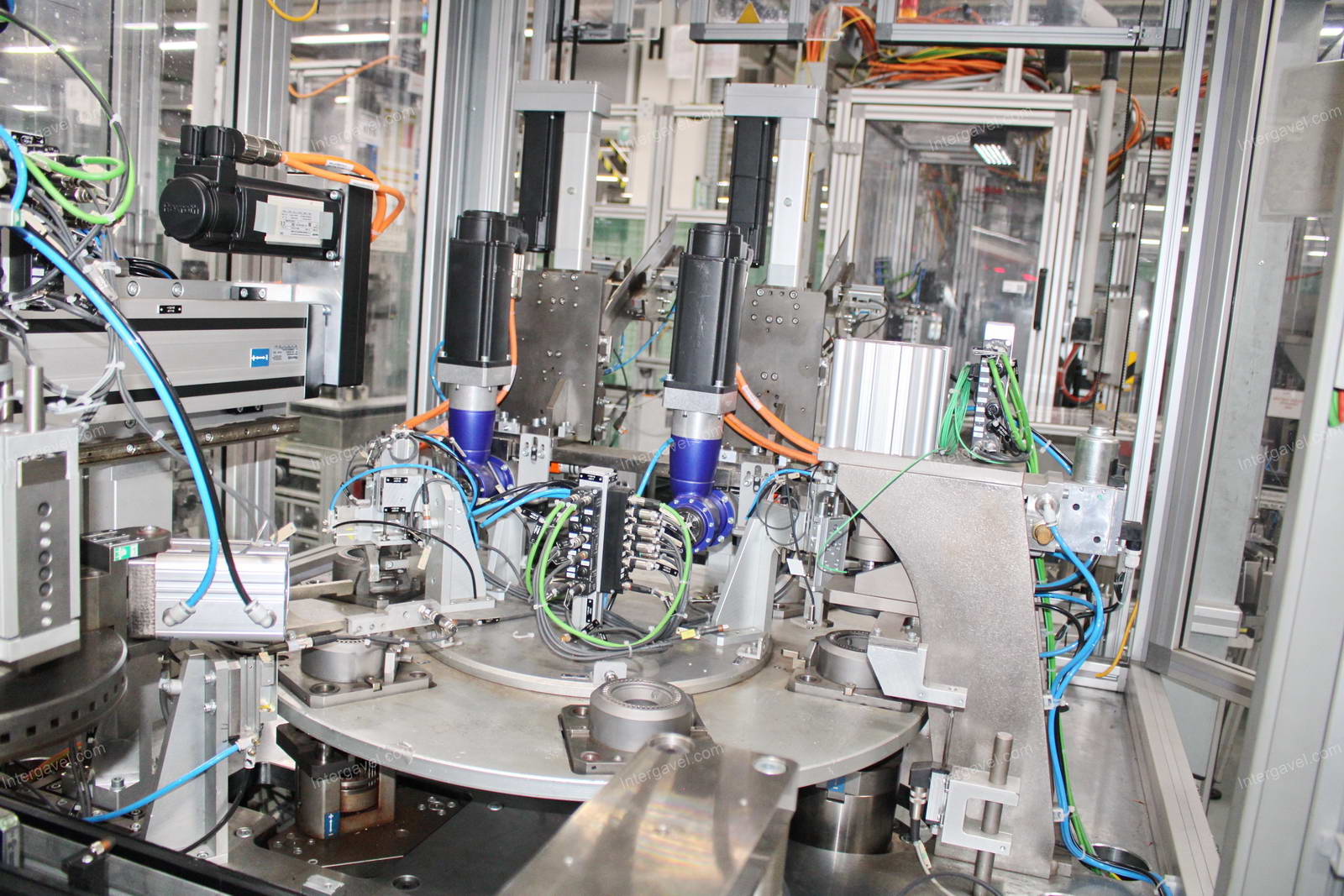 Szerelő munkahely (bontott) és villamos szekrény 11