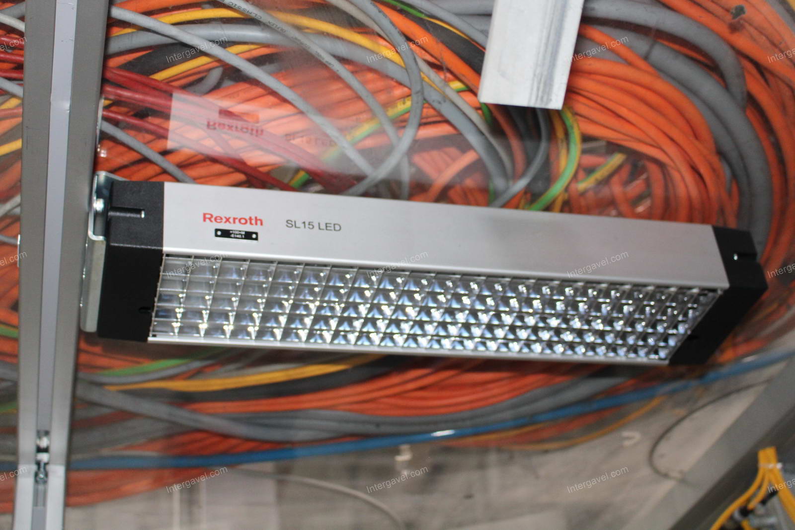 Szerelő munkahely (bontott) és villamos szekrény 21