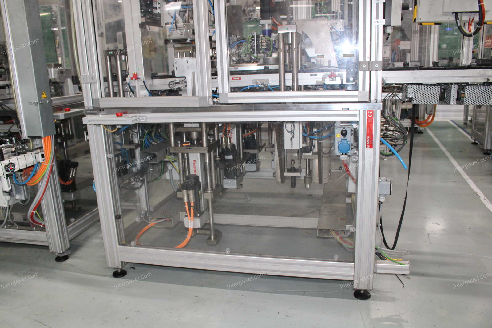 Szerelő munkahely (bontott) és villamos szekrény 26