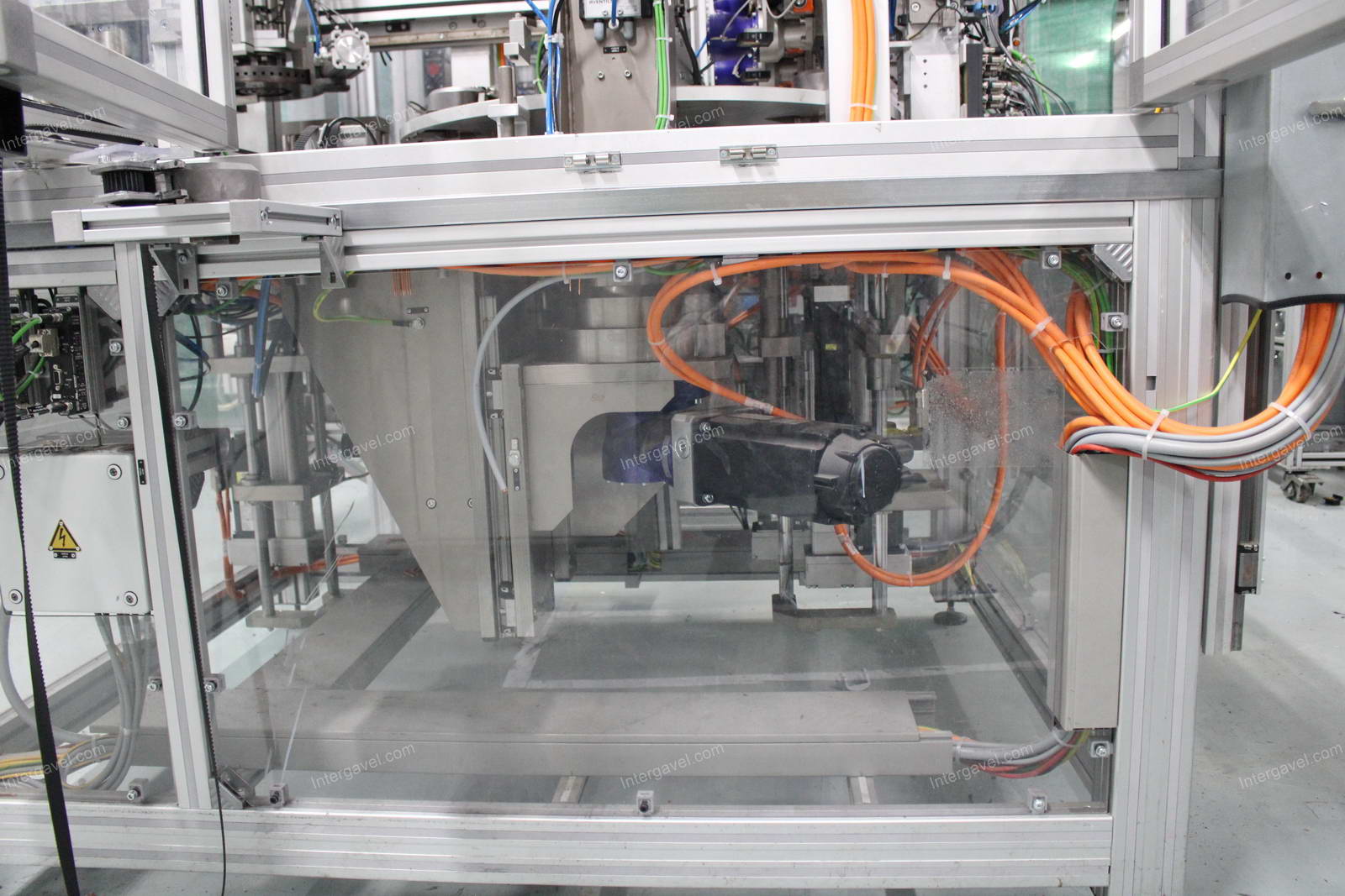 Szerelő munkahely (bontott) és villamos szekrény 28