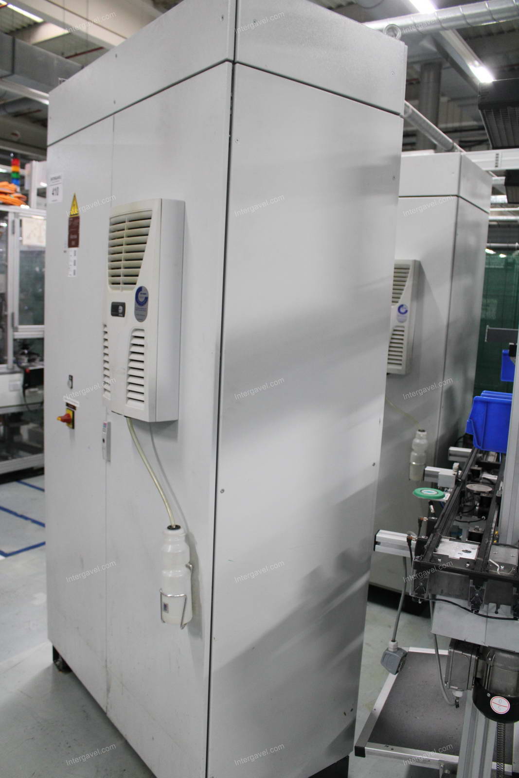 Szerelő munkahely (bontott) és villamos szekrény 30