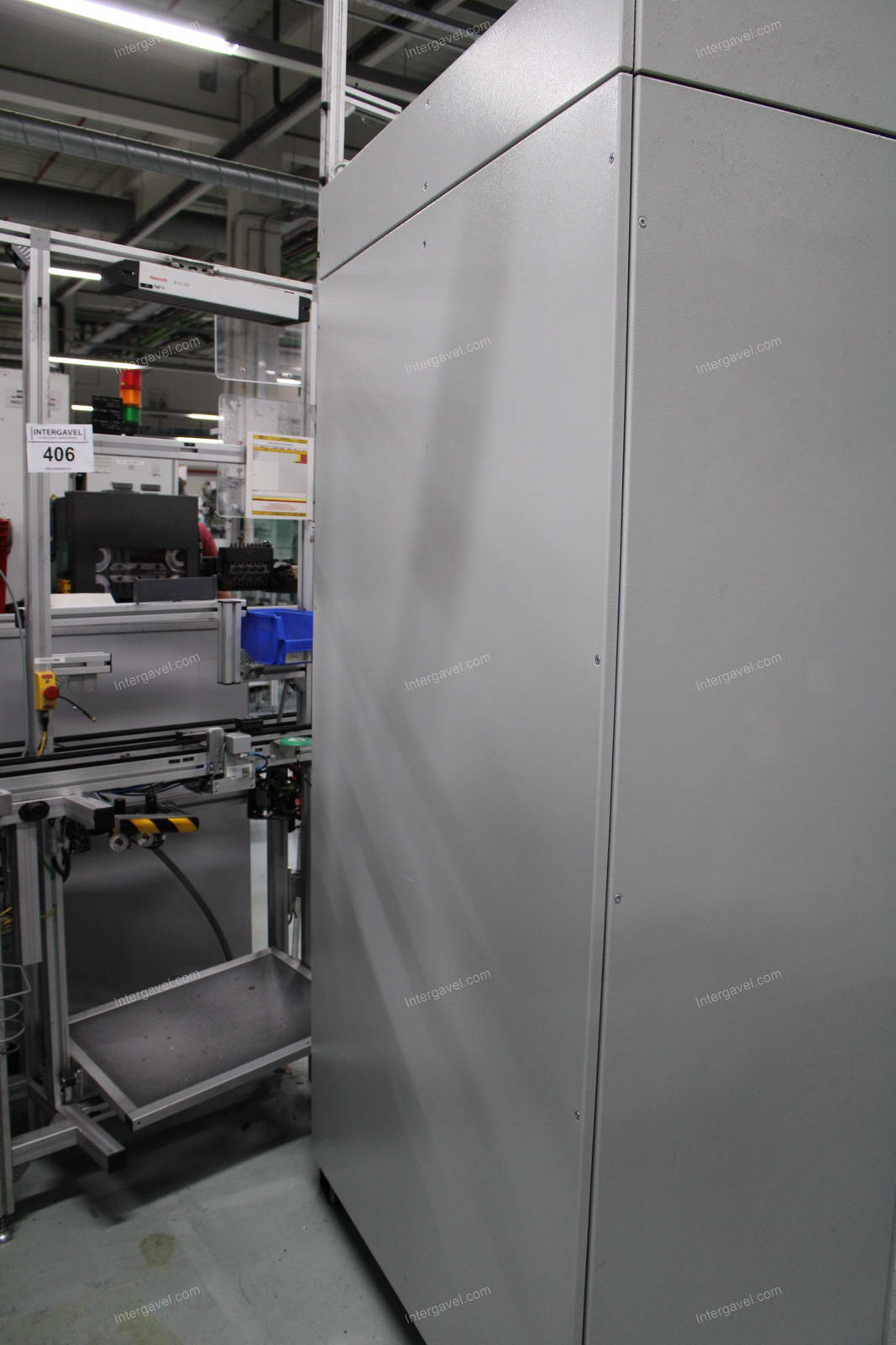 Szerelő munkahely (bontott) és villamos szekrény 31