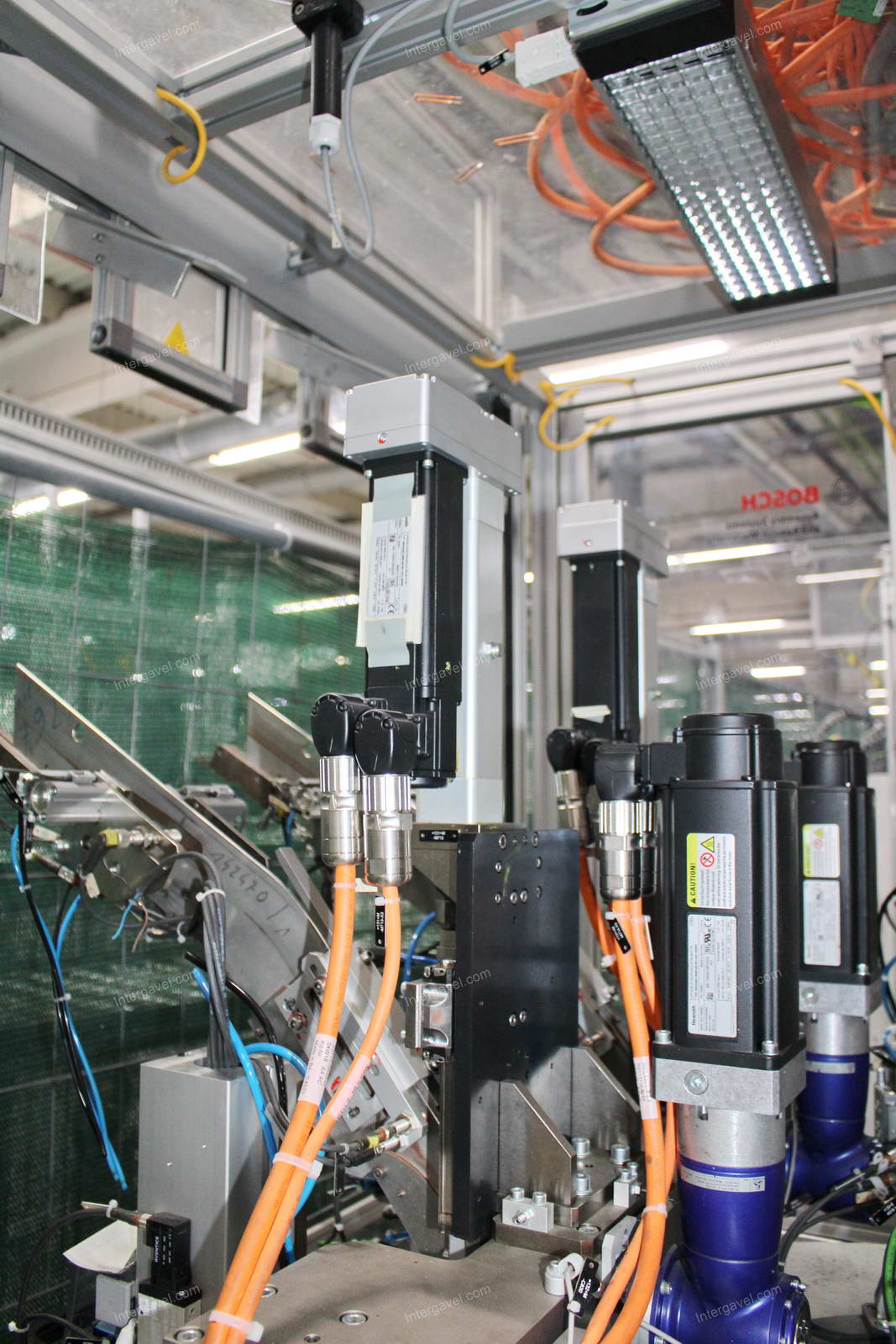 Szerelő munkahely (bontott) és villamos szekrény 6