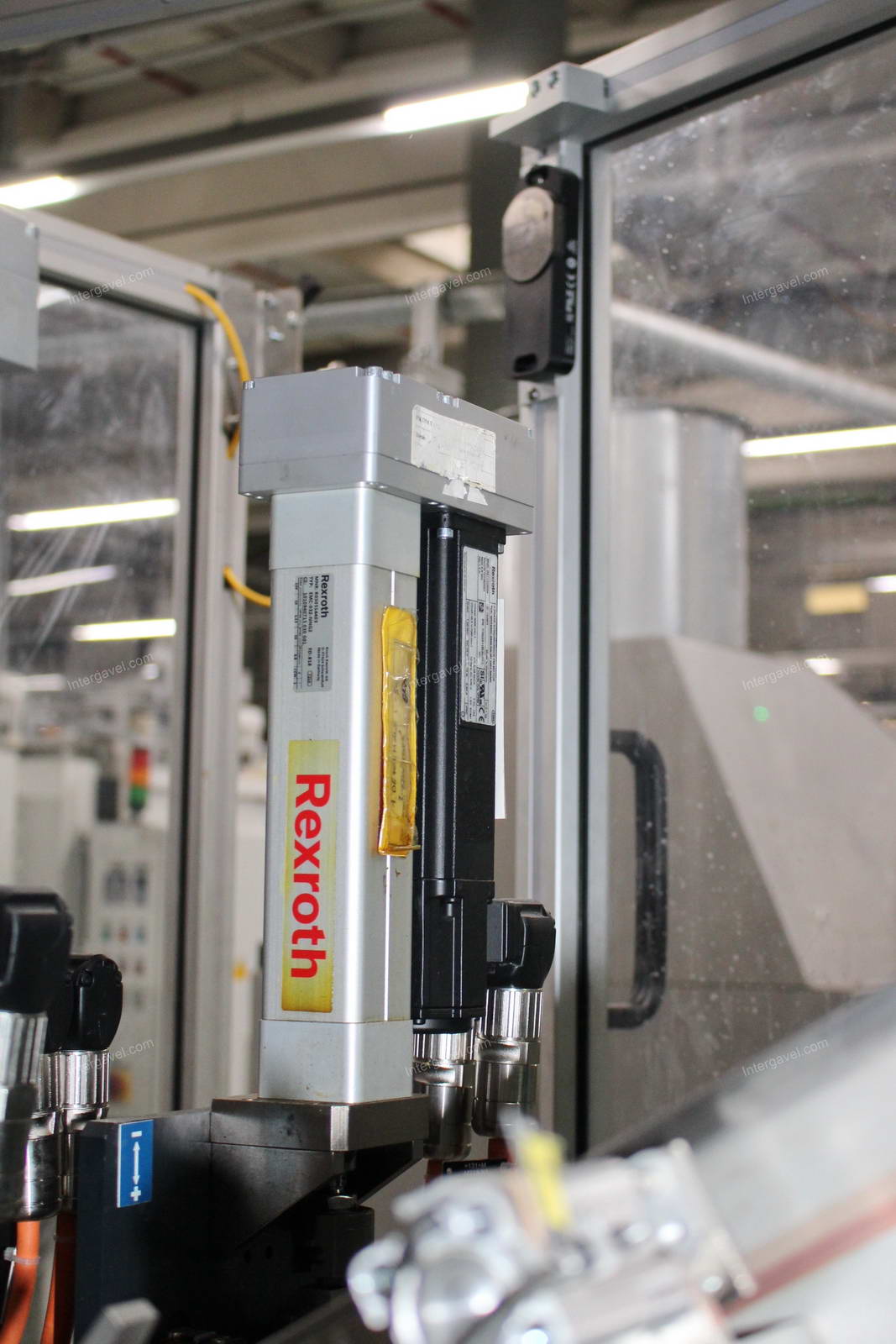 Szerelő munkahely (bontott) és villamos szekrény 8