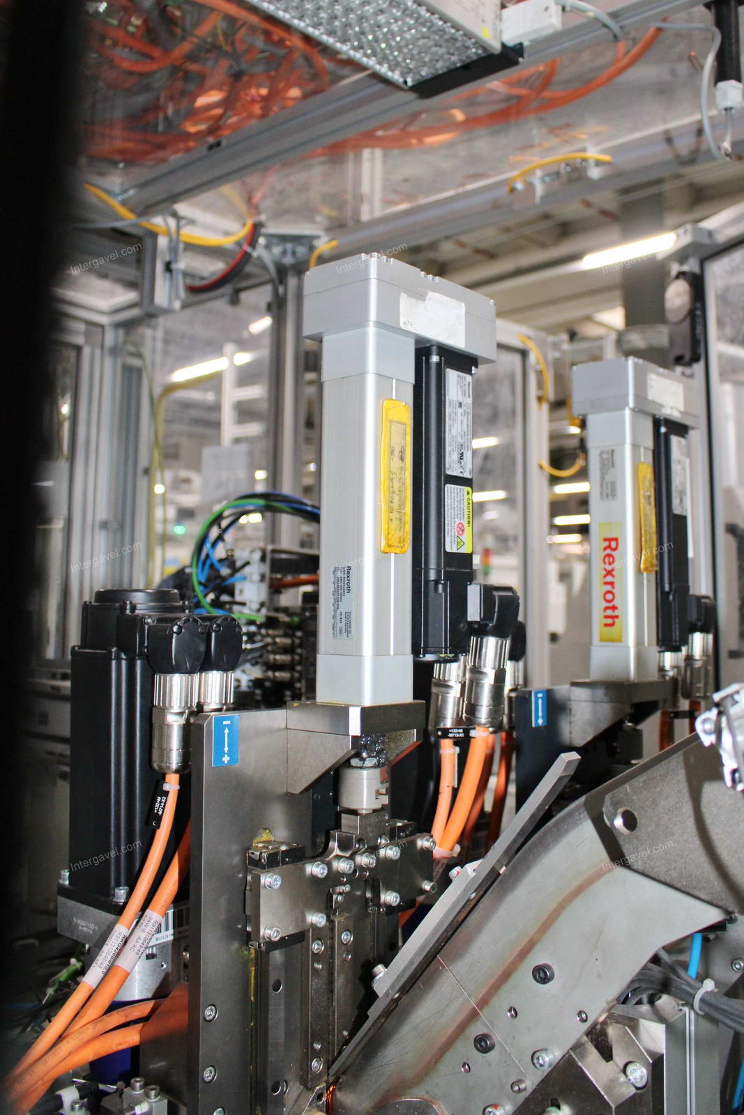 Szerelő munkahely (bontott) és villamos szekrény 10