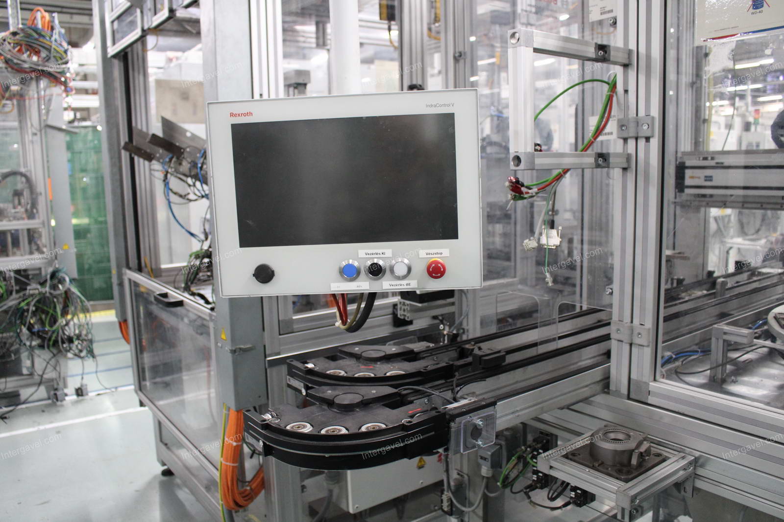 Szerelő munkahely (bontott) és villamos szekrény 15