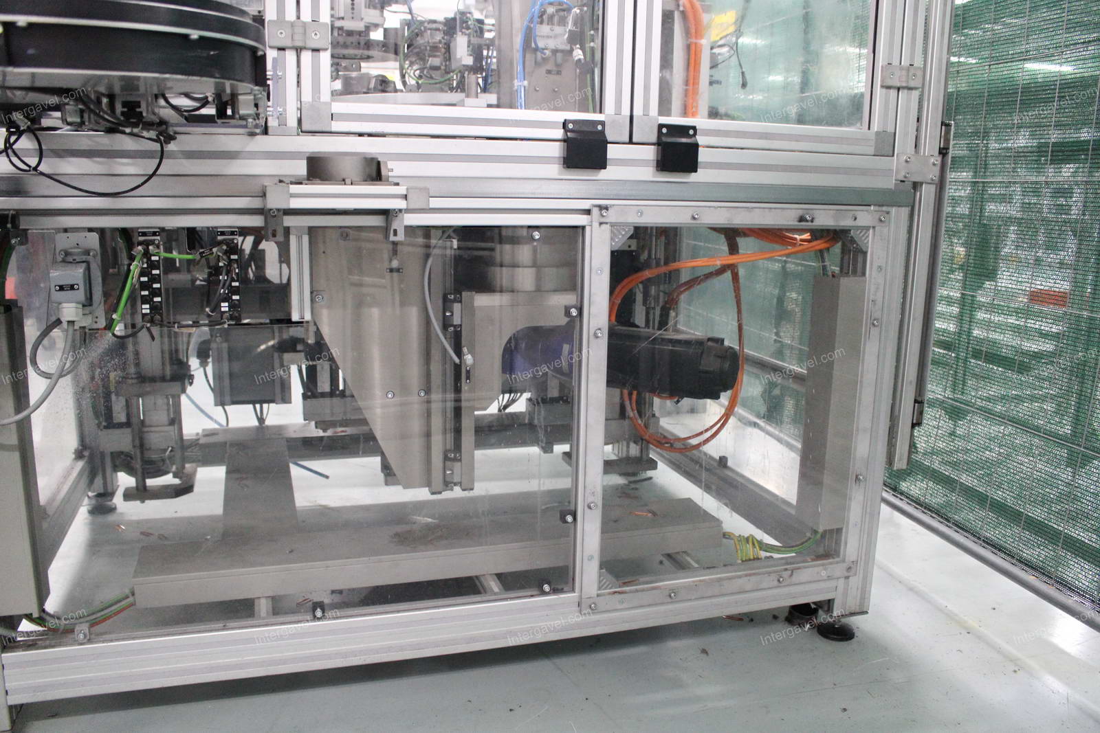 Szerelő munkahely (bontott) és villamos szekrény 16