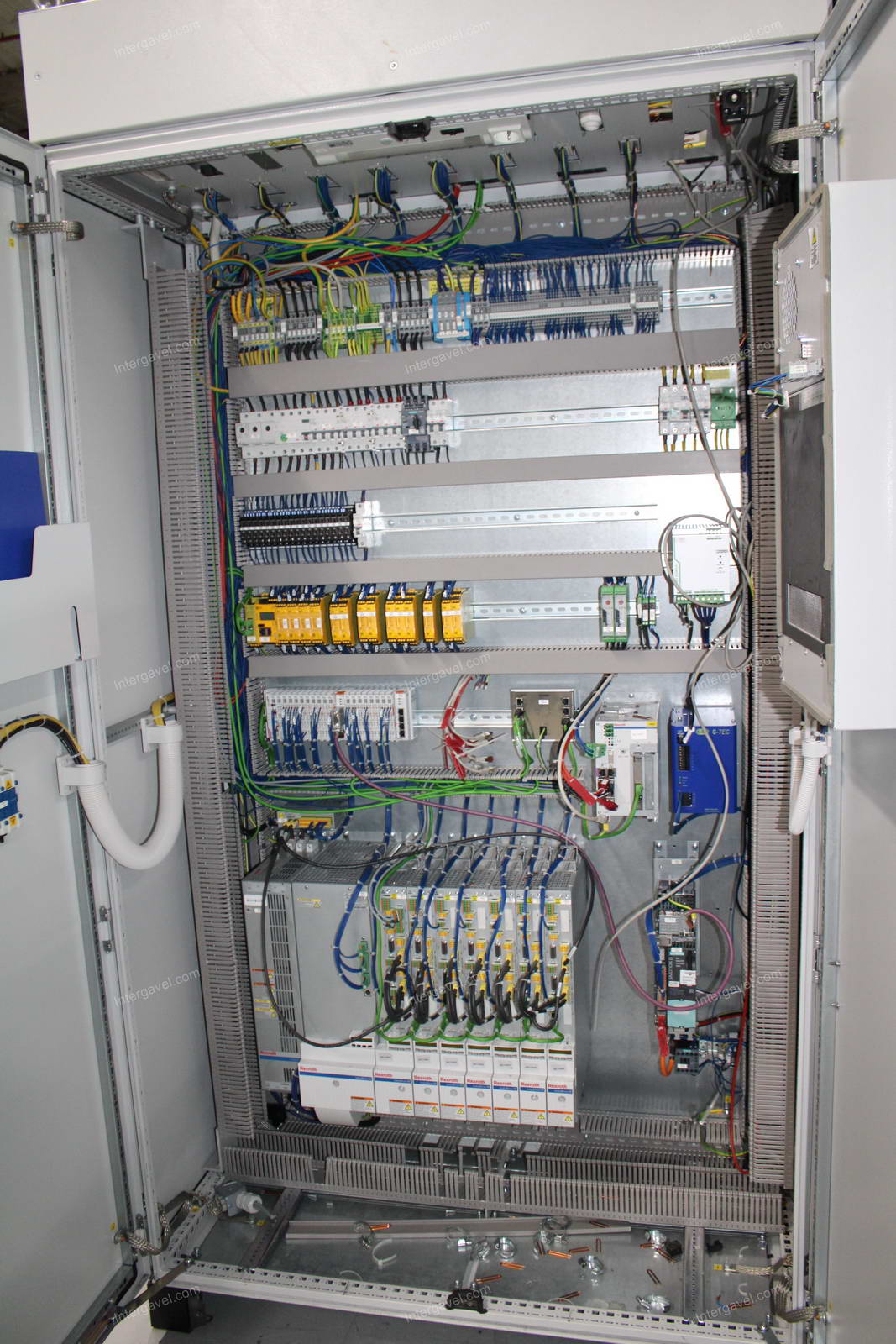 Szerelő munkahely (bontott) és villamos szekrény 22