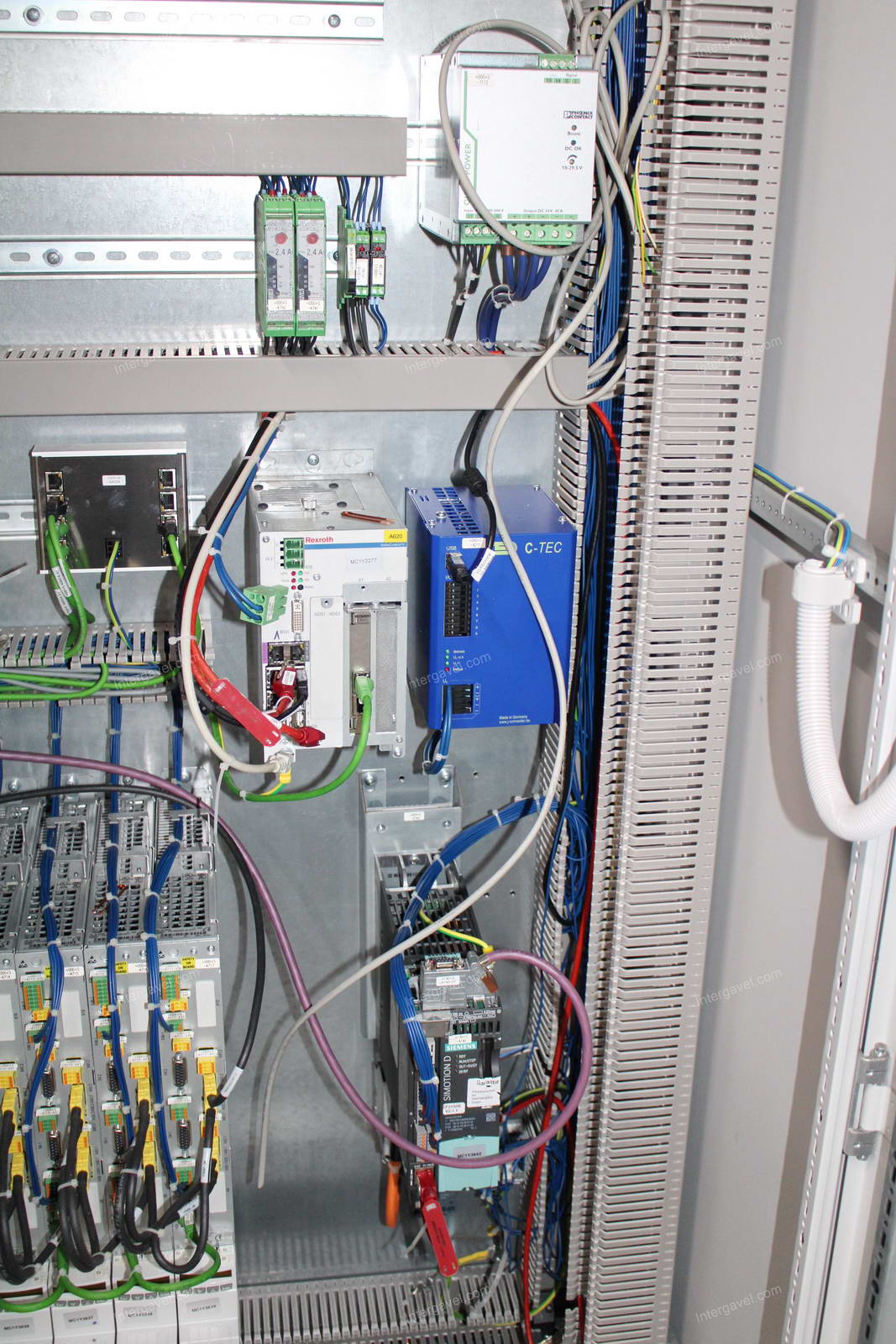 Szerelő munkahely (bontott) és villamos szekrény 24