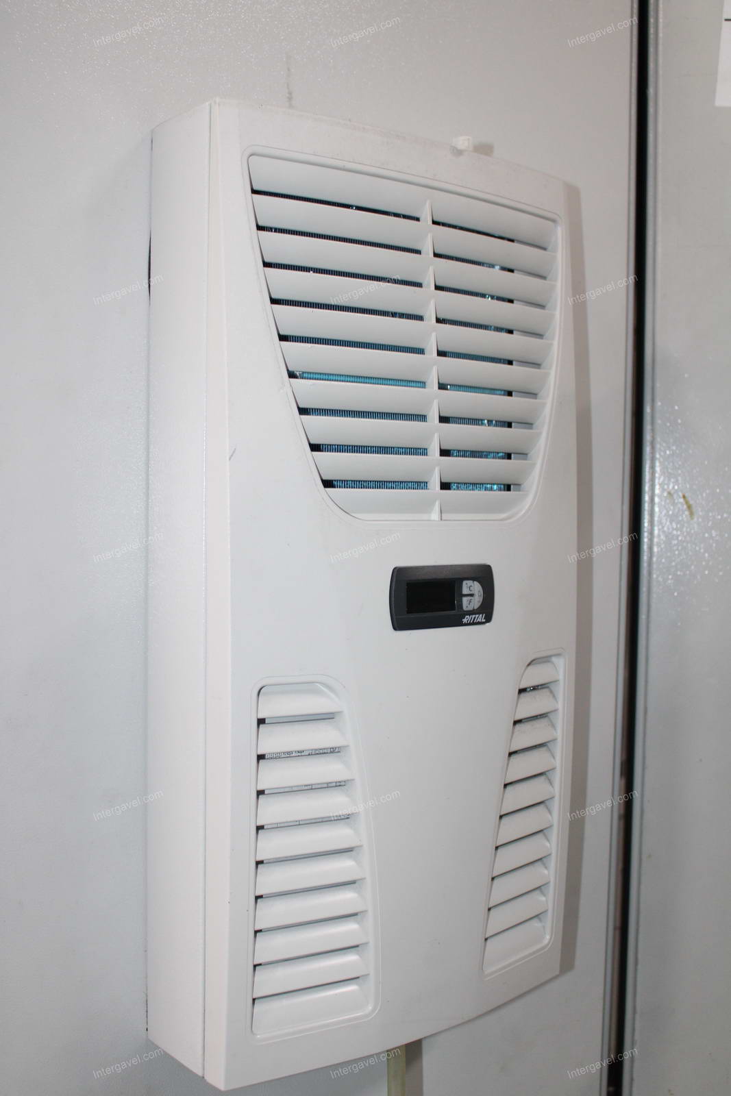 Szerelő munkahely (bontott) és villamos szekrény 26