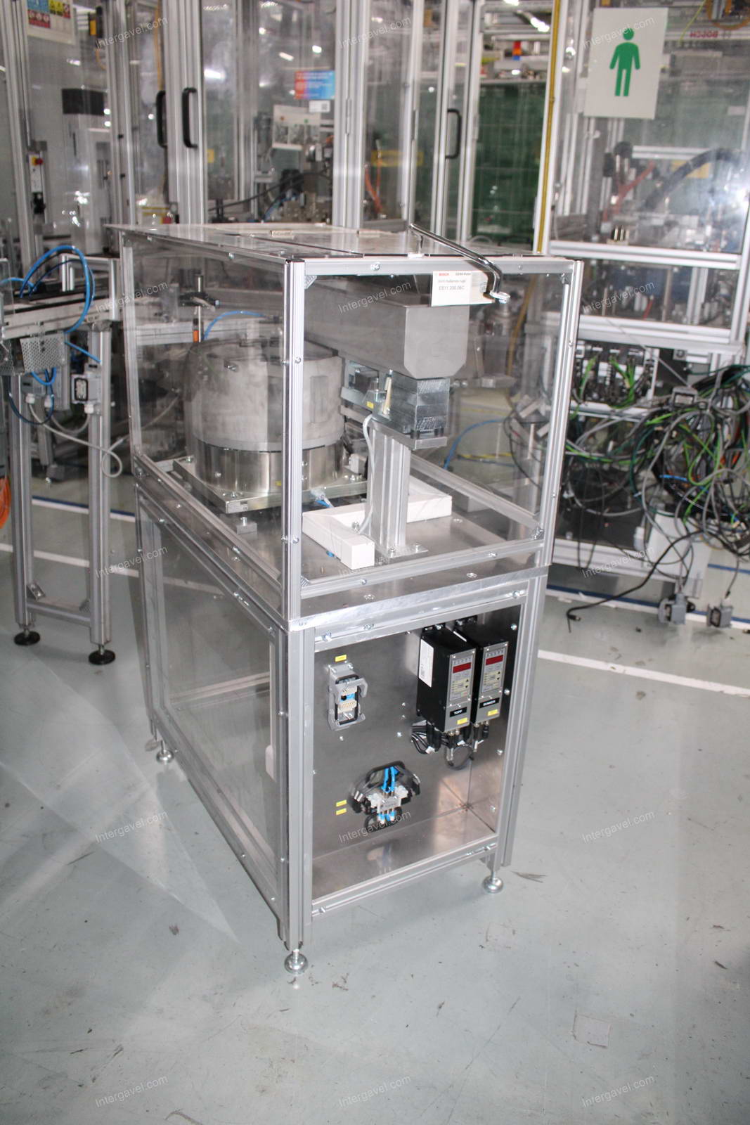 Vibrációs adagoló és szerelő munkahely (bontott)  2