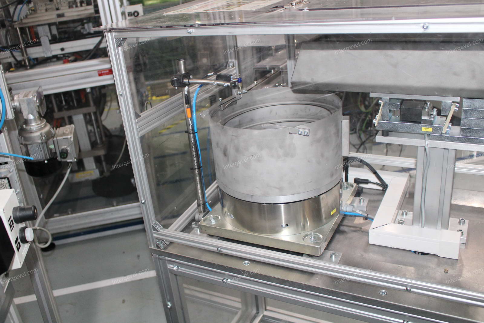 Vibrációs adagoló és szerelő munkahely (bontott)  5