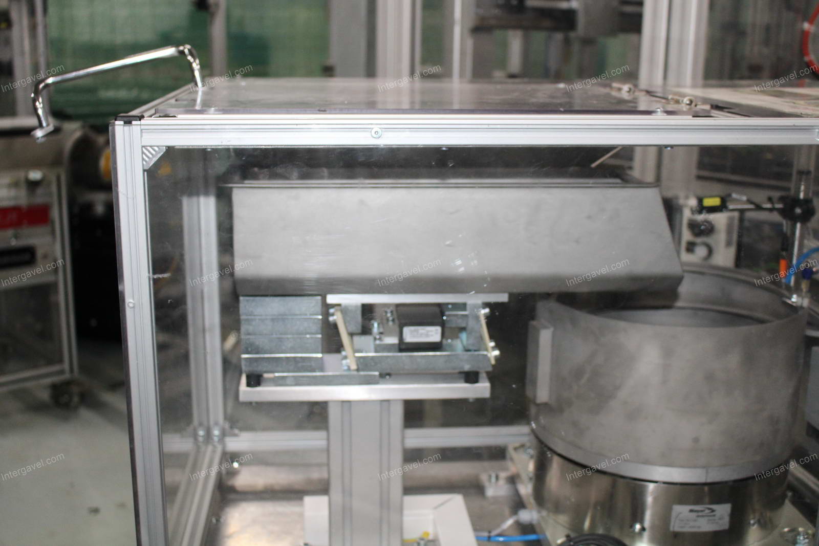 Vibrációs adagoló és szerelő munkahely (bontott)  7