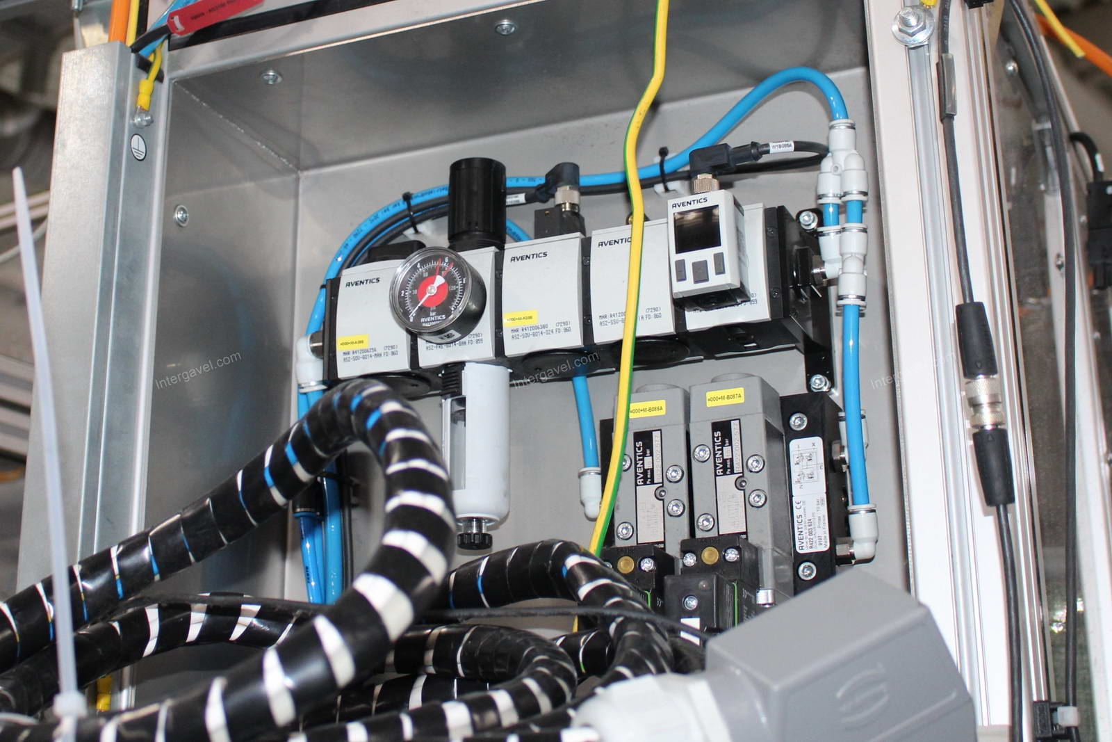 Vibrációs adagoló és szerelő munkahely (bontott)  19