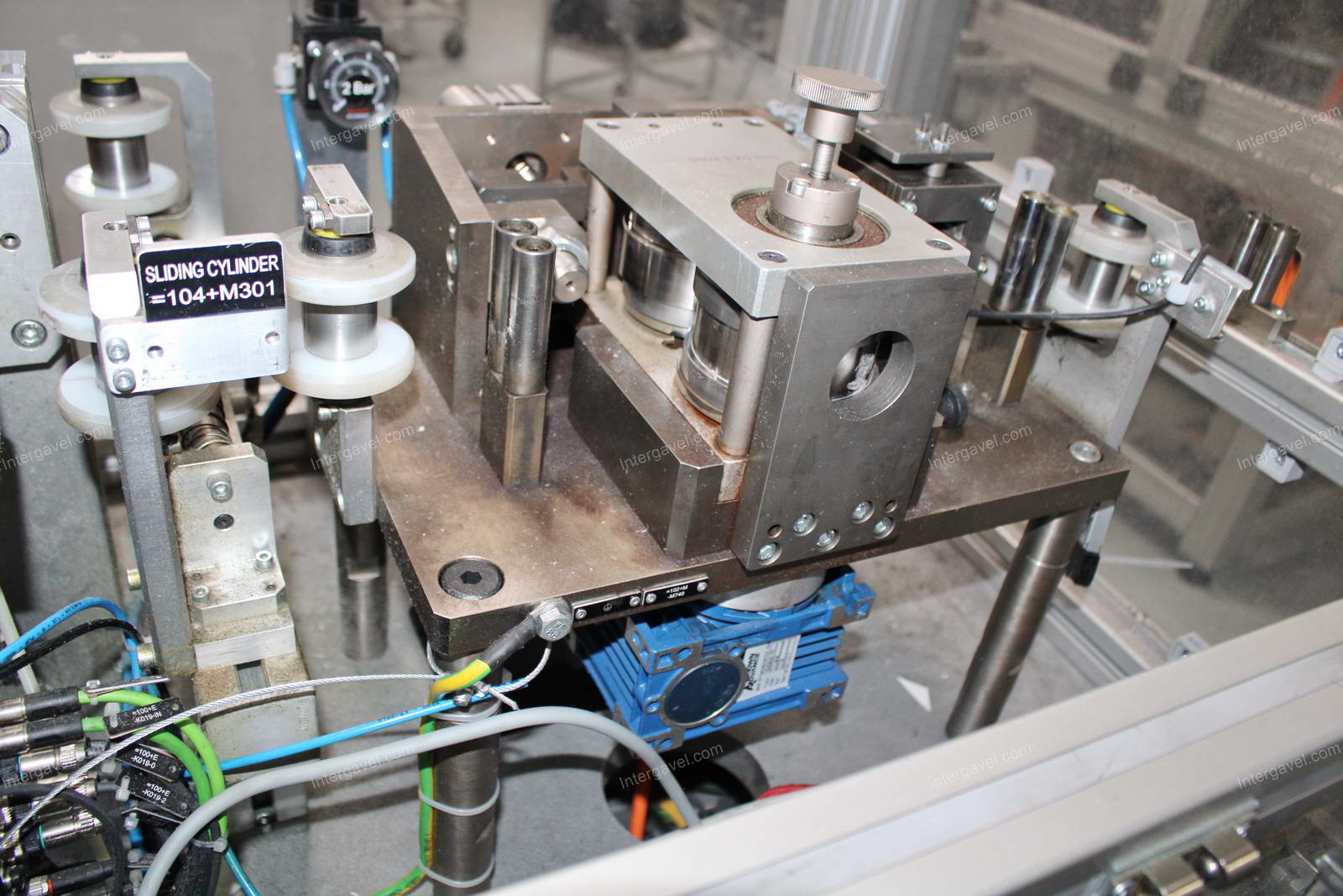 Szerelő állomás (bontott)
és villamos szekrény 12