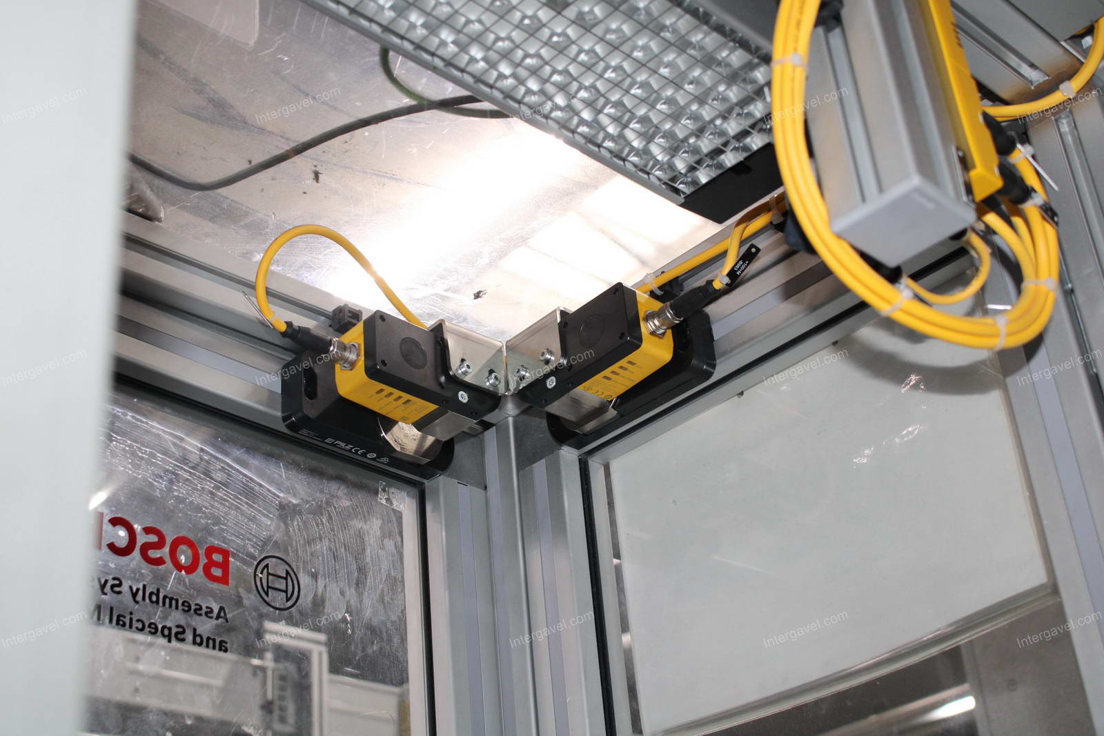 Szerelő állomás (bontott)
és villamos szekrény 16