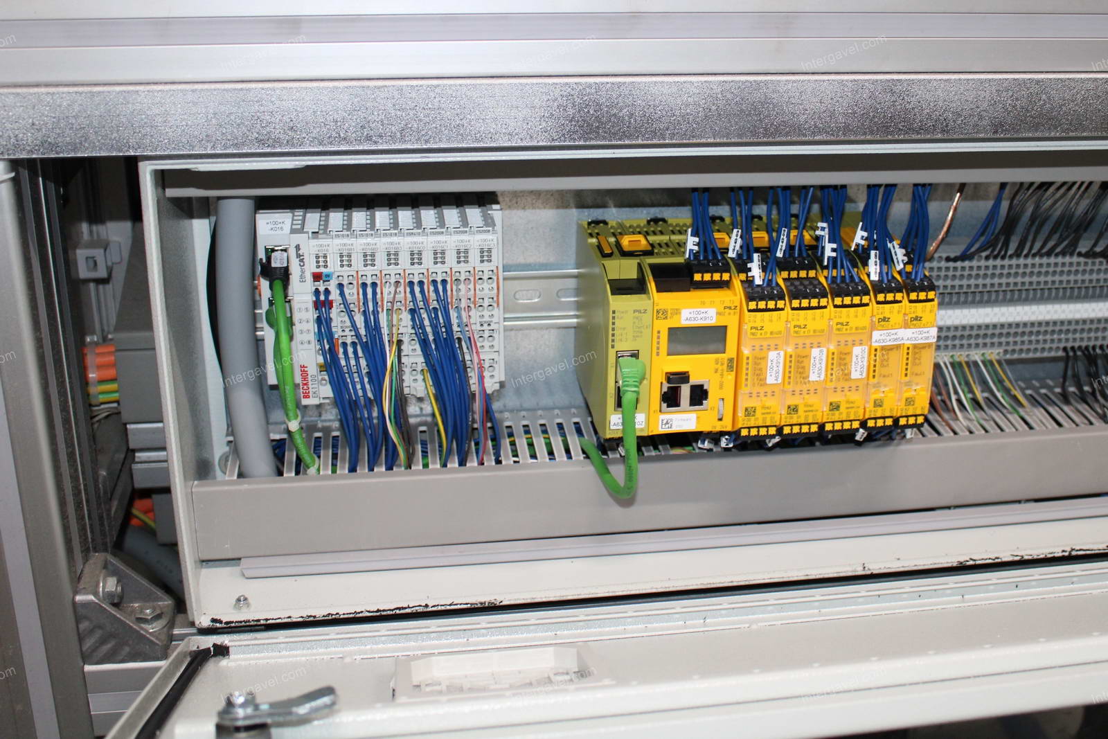 Szerelő állomás (bontott)
és villamos szekrény 25