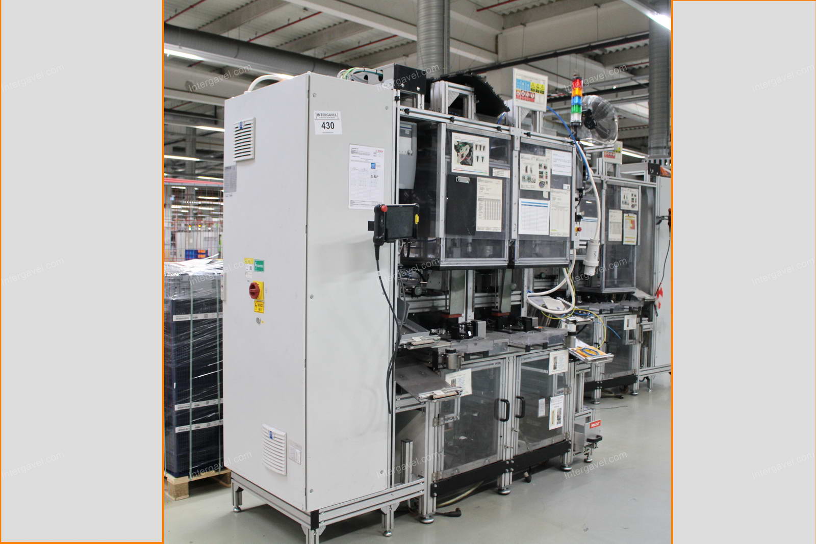 Szerelő munkahely (bontott) és vibrációs adagoló  2