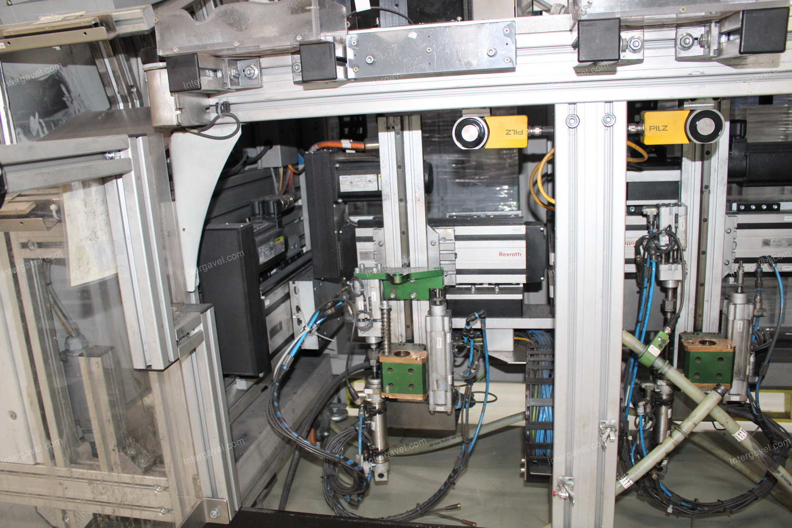 Szerelő munkahely (bontott) és vibrációs adagoló  5