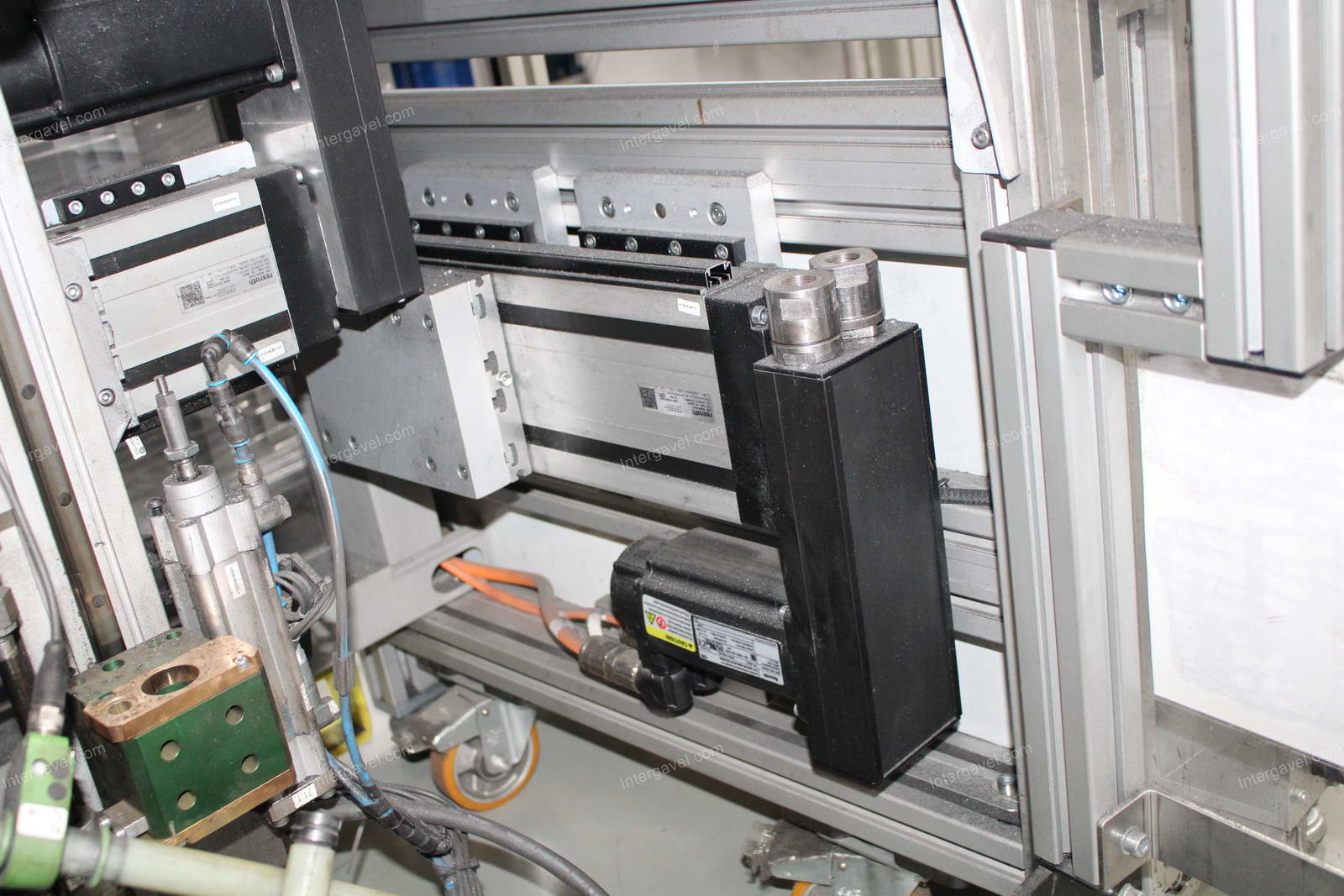 Szerelő munkahely (bontott) és vibrációs adagoló  9