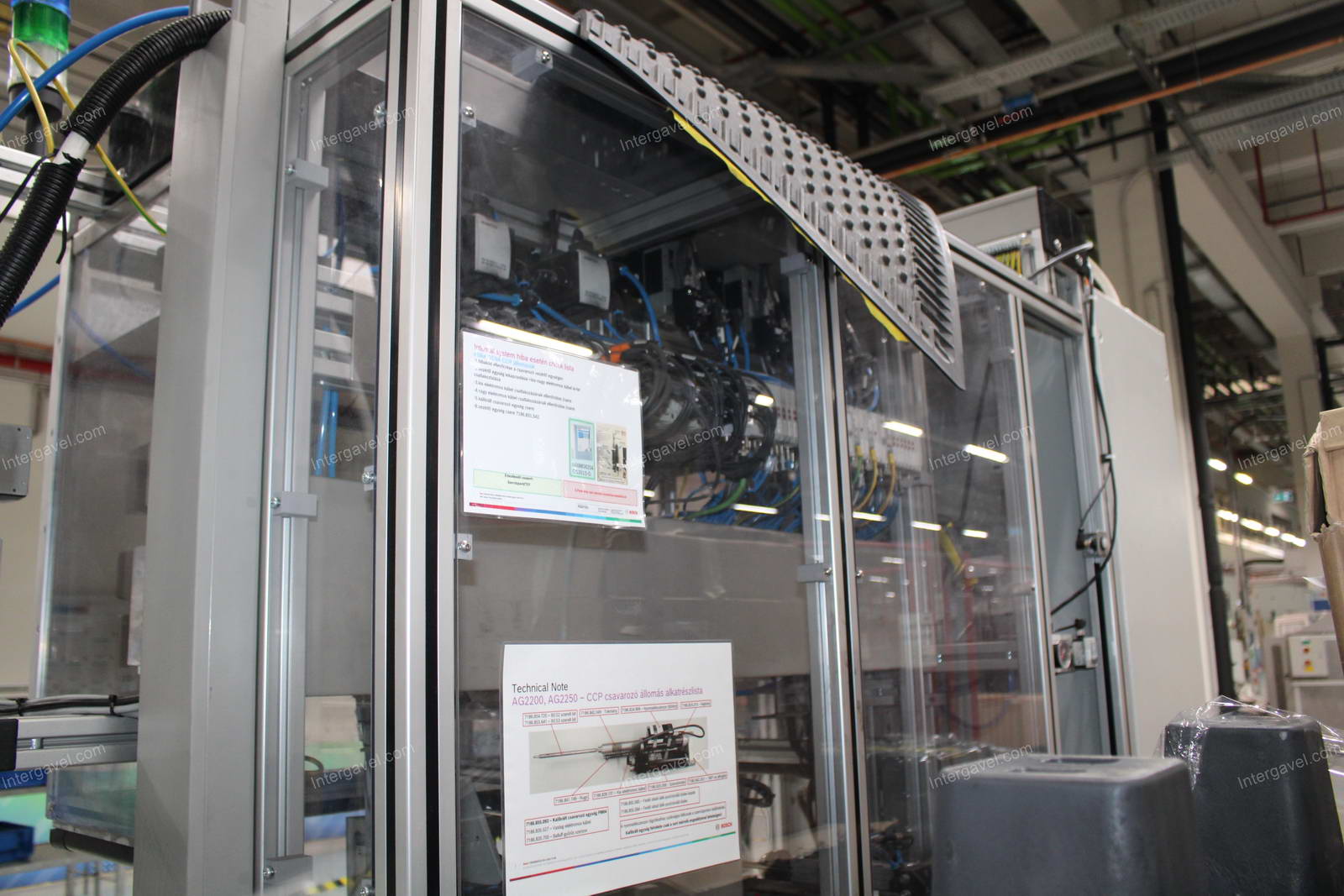 Szerelő munkahely (bontott) és vibrációs adagoló  16