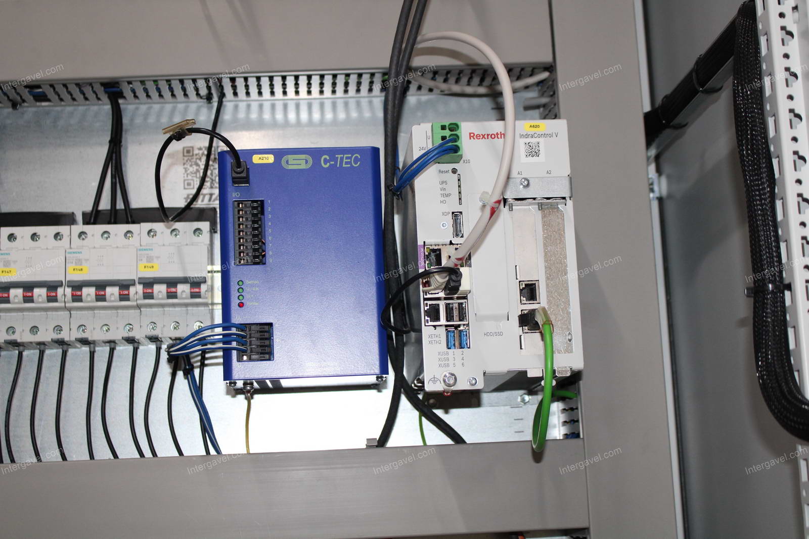 Szerelő munkahely (bontott) és vibrációs adagoló  22