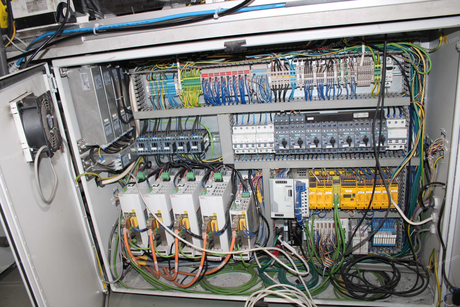 Szerelő munkahely (bontott) és elszívó 15