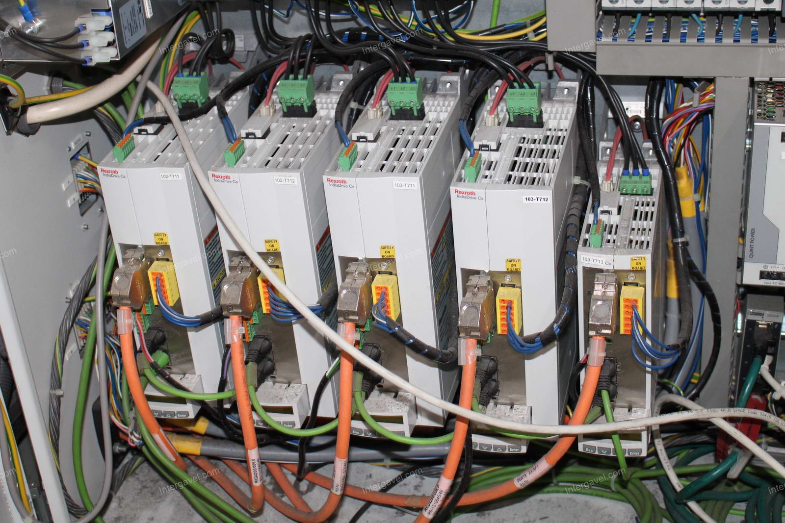 Szerelő munkahely (bontott) és elszívó 16