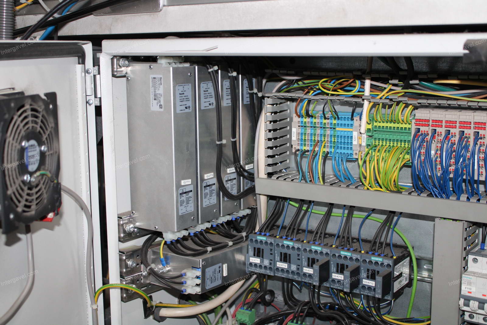 Szerelő munkahely (bontott) és elszívó 18