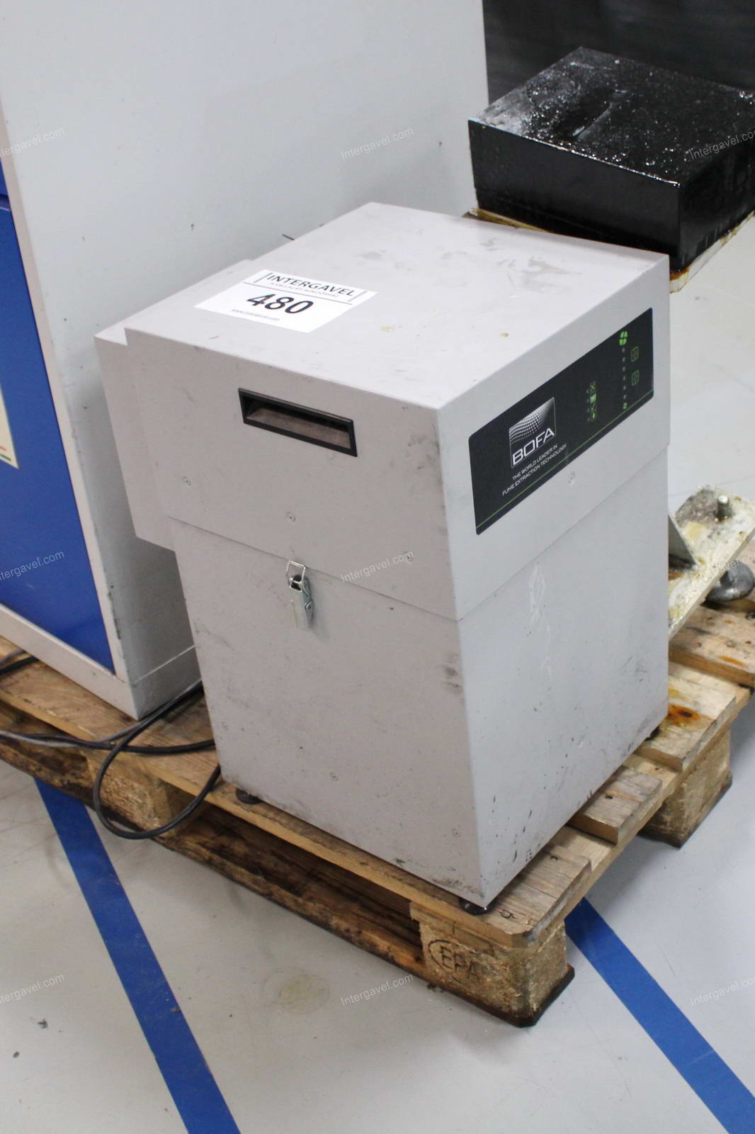 Szerelő munkahely (bontott) és elszívó 36