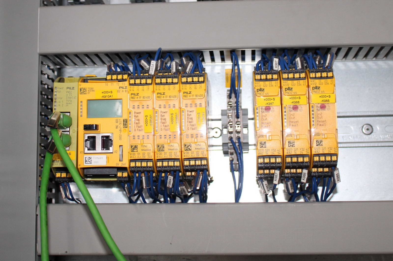 Szerelő munkahely 24