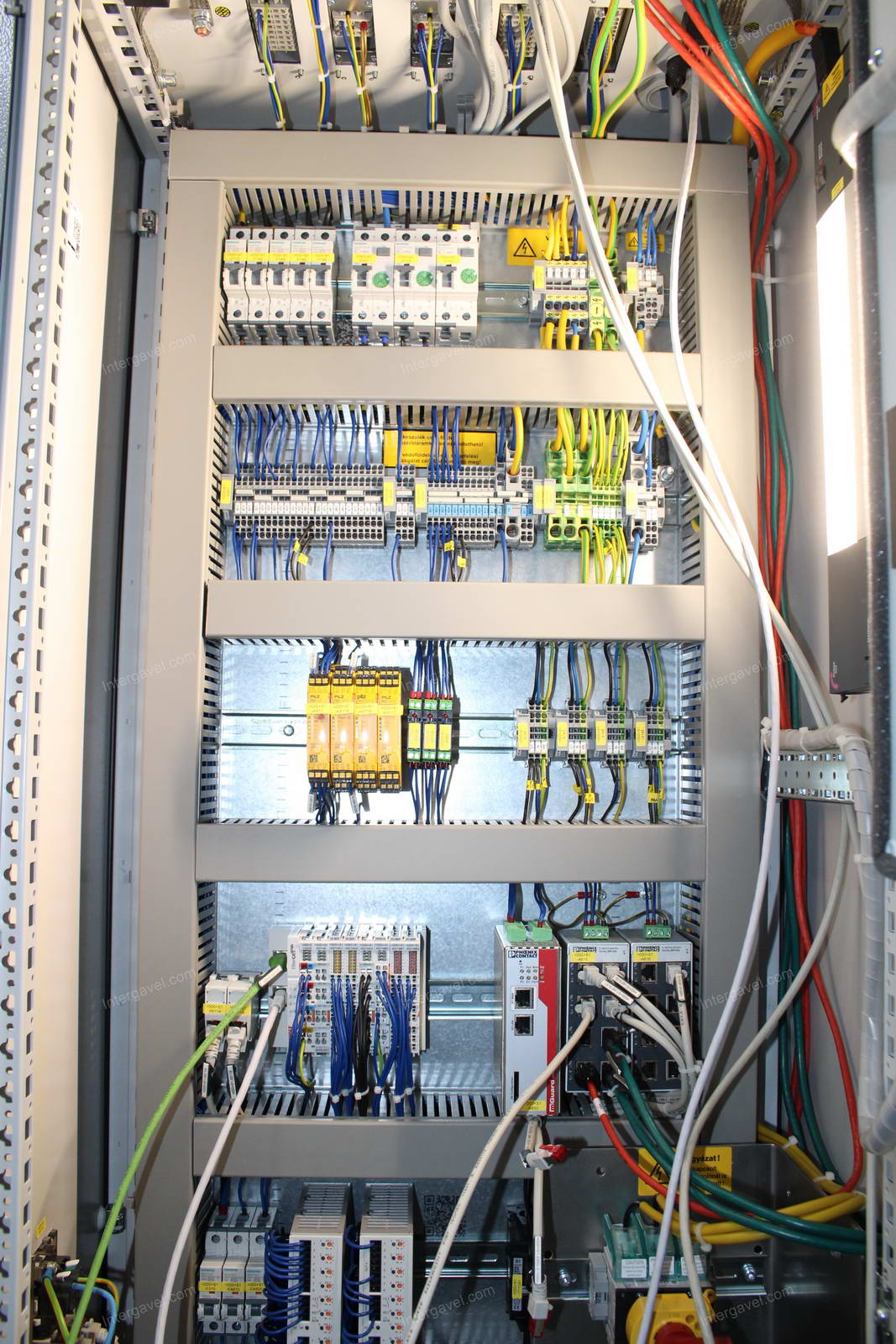 Szerelő munkahely 16