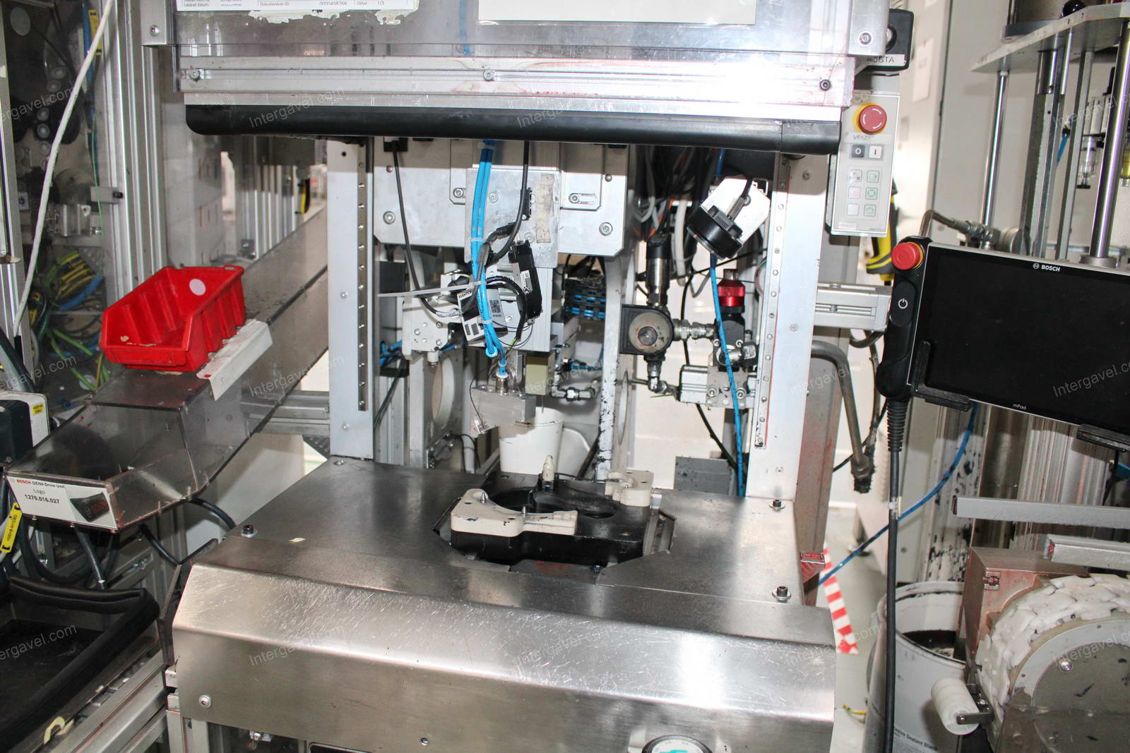 Szerelő munkahely 4