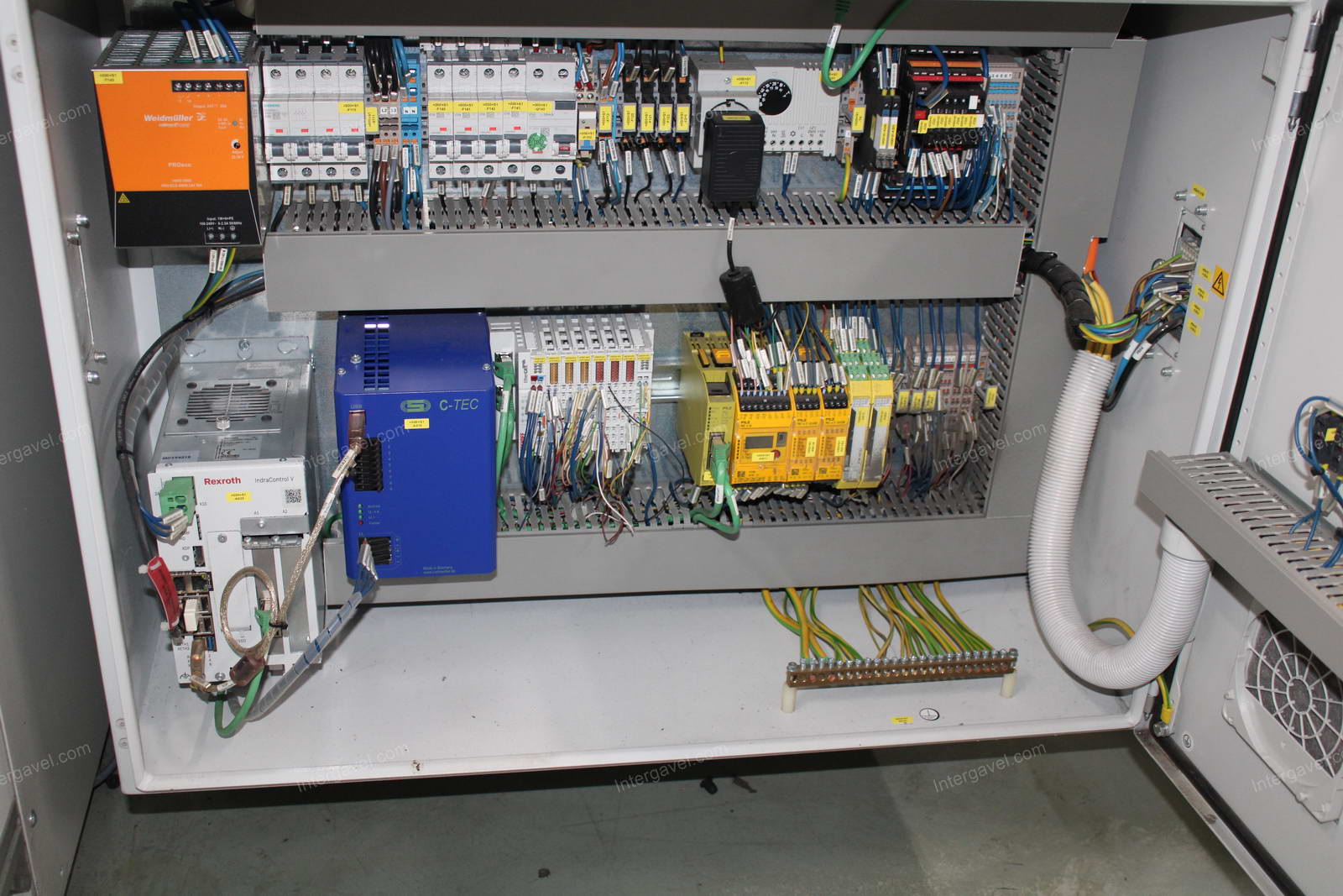 Szerelő munkahely 18