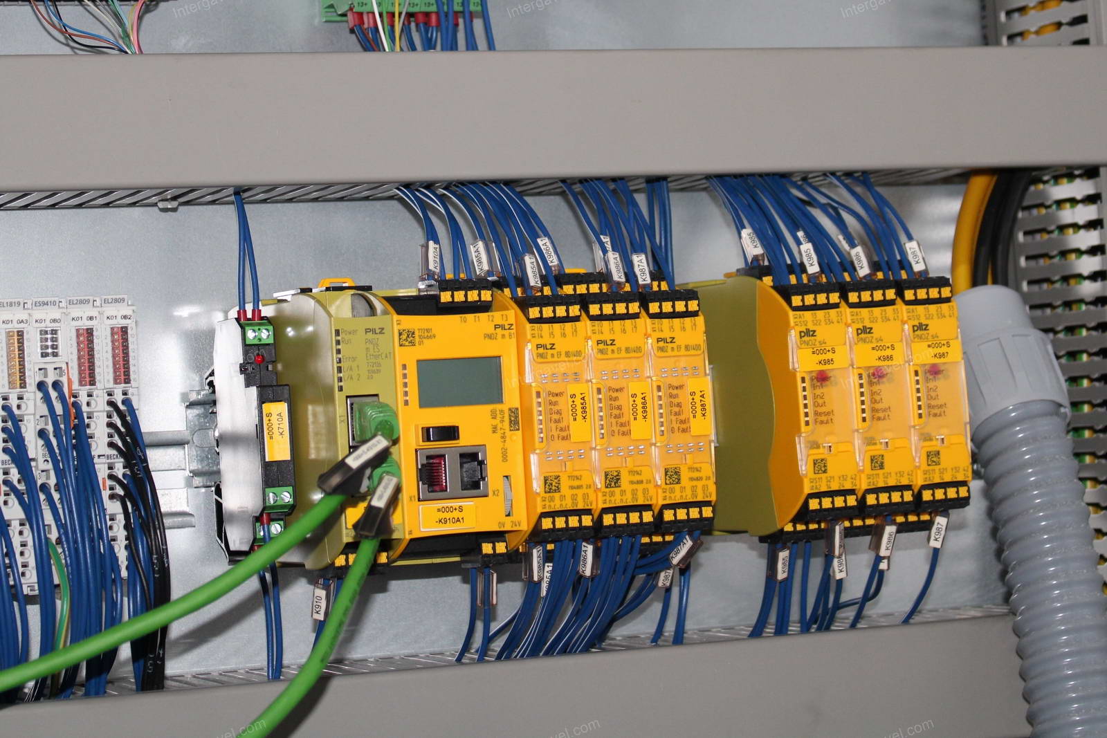 Szerelő munkahely 13