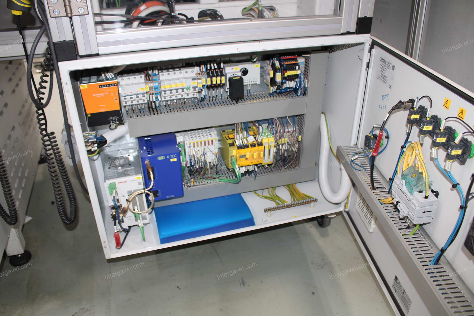 Szerelő munkahely 17