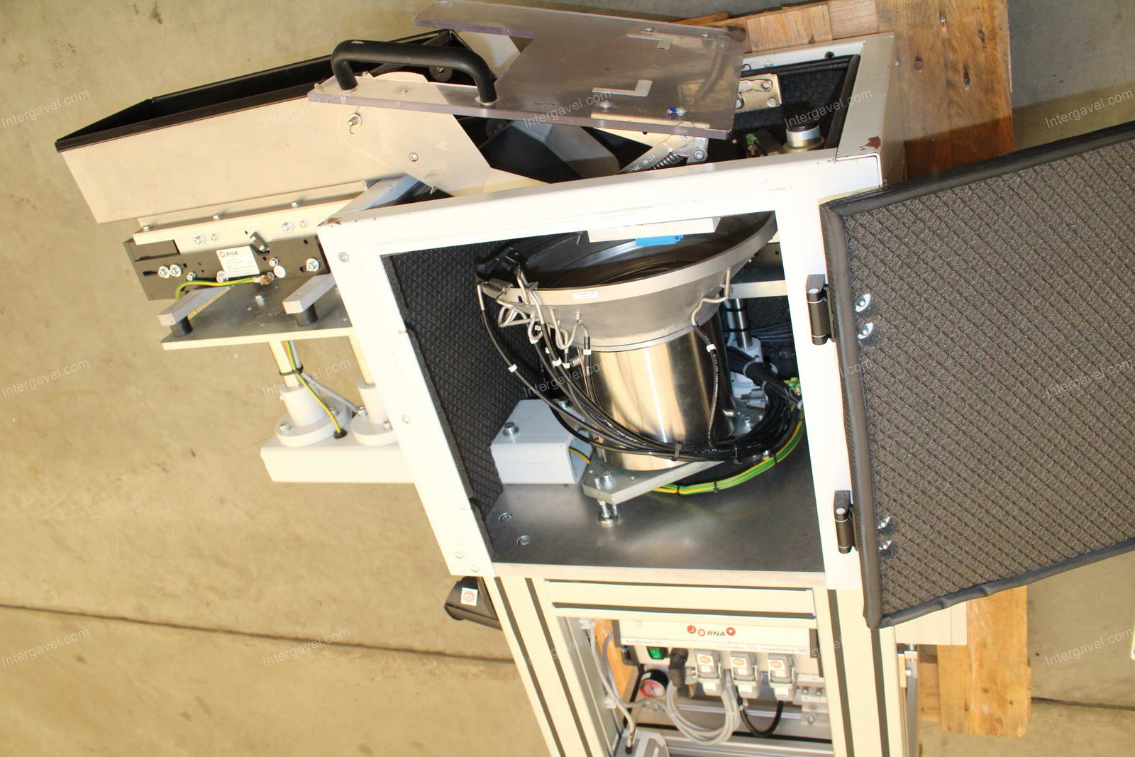 Bontott szerelő munkahely TS 80-as Stäubli robottal 28