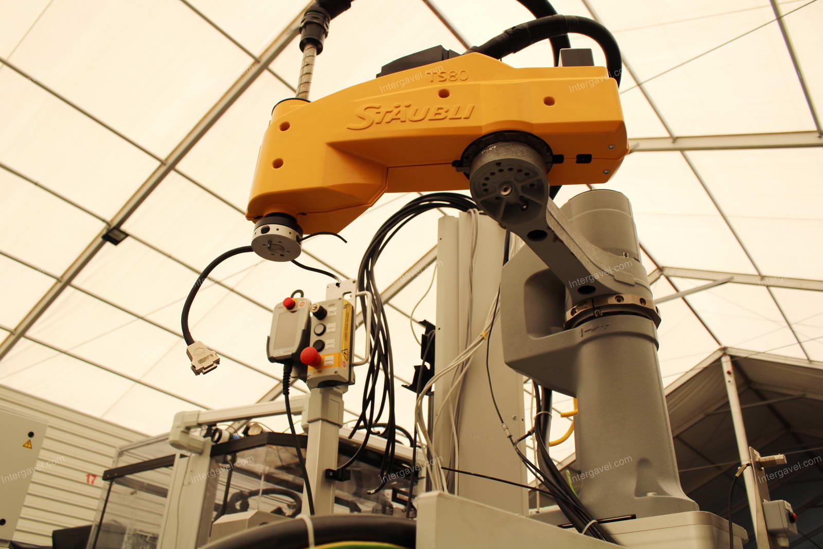 Bontott szerelő munkahely TS 80-as Stäubli robottal 9