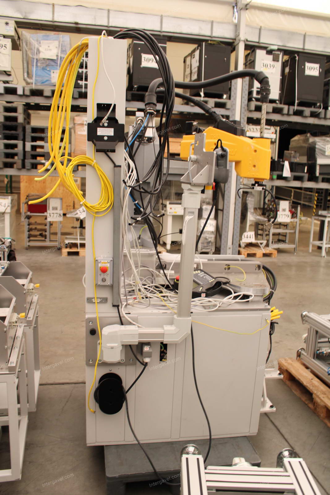 Bontott szerelő munkahely TS 80-as Stäubli robottal 12