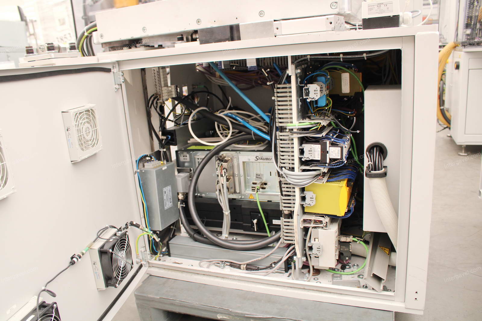 Bontott szerelő munkahely TS 80-as Stäubli robottal 15